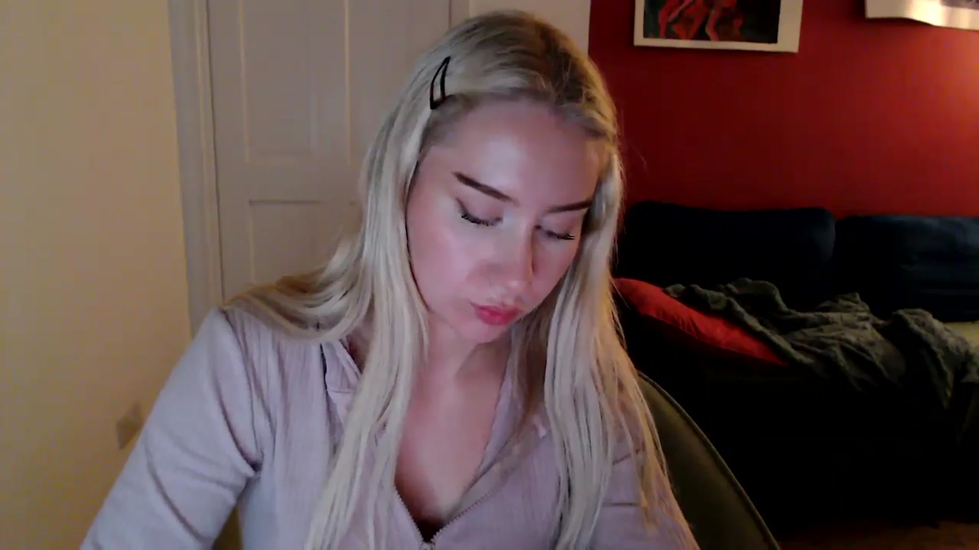 Gallery image thumbnail from PetiteAvax's myfreecams stream on, 10/14/2024, 18:30 image 10 of 20