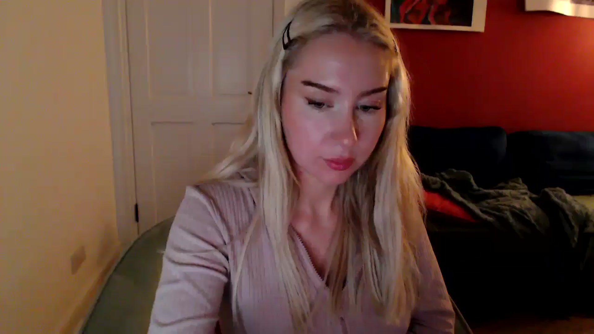 Gallery image thumbnail from PetiteAvax's myfreecams stream on, 10/14/2024, 18:30 image 17 of 20