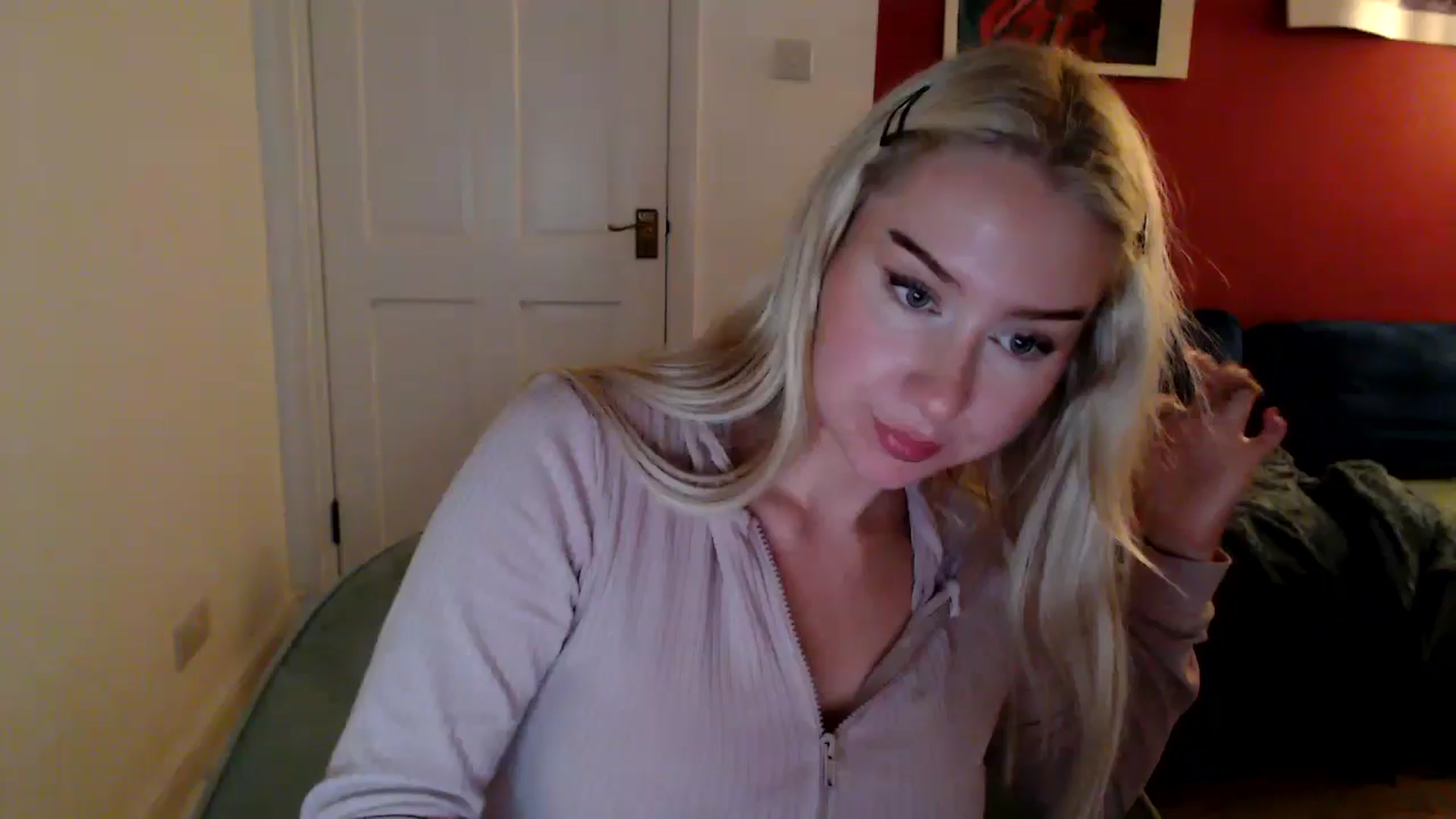 Gallery image thumbnail from PetiteAvax's myfreecams stream on, 10/14/2024, 18:30 image 8 of 20