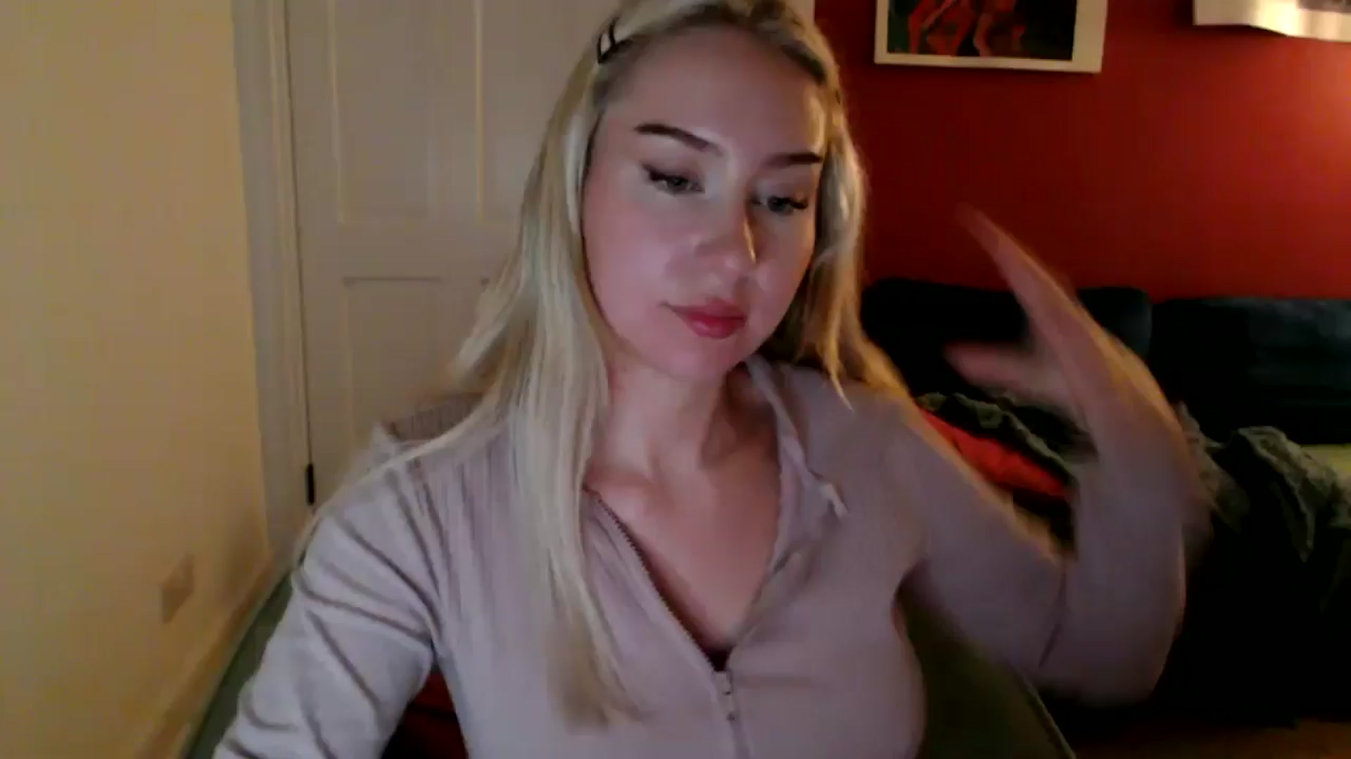 Gallery image thumbnail from PetiteAvax's myfreecams stream on, 10/14/2024, 18:30 image 16 of 20