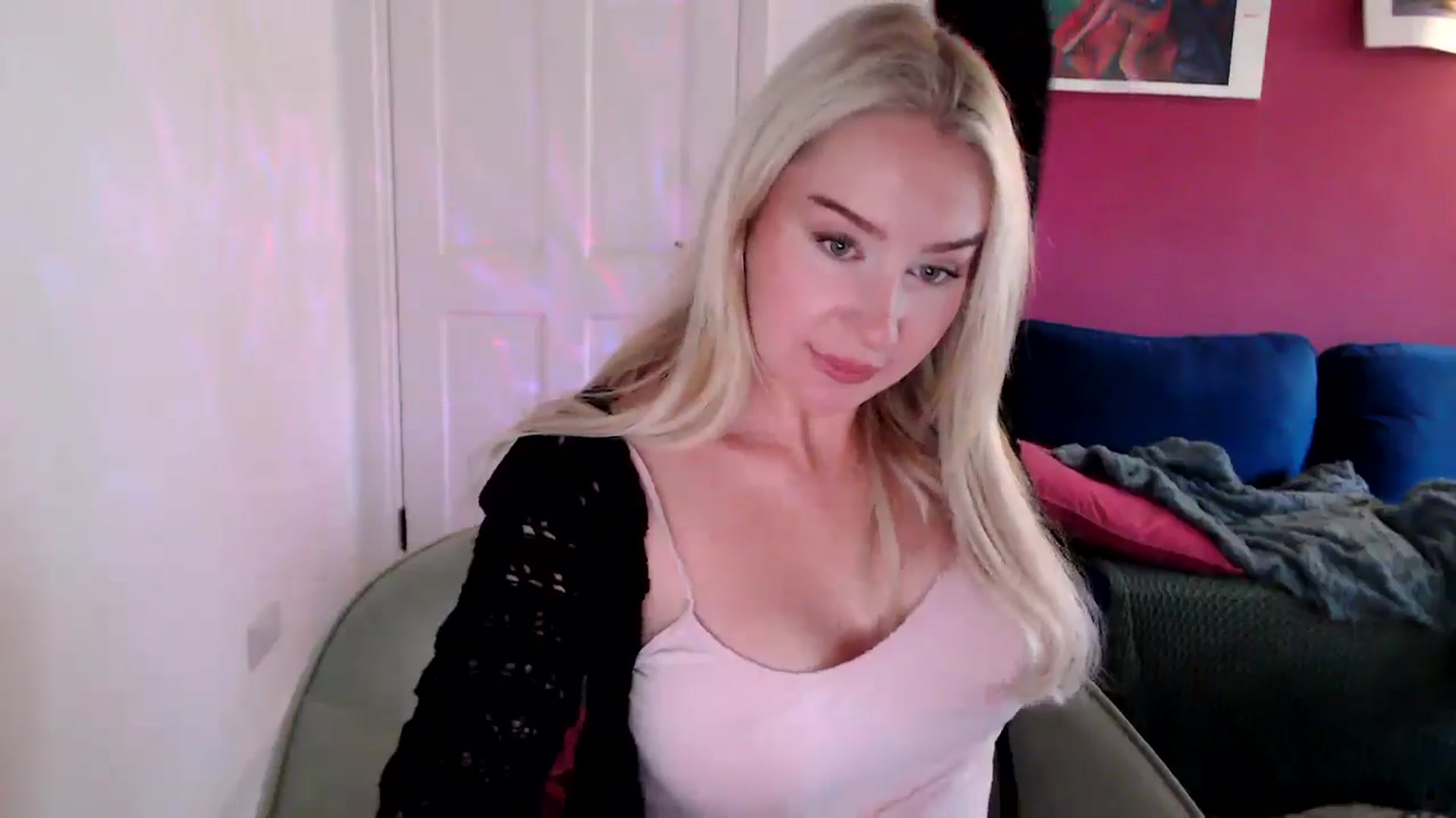 Gallery image thumbnail from PetiteAvax's myfreecams stream on, 10/15/2024, 08:23 image 7 of 20