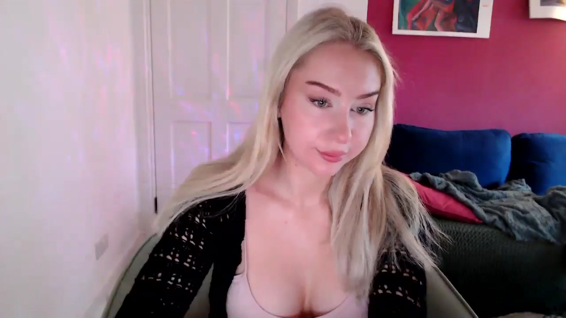 Gallery image thumbnail from PetiteAvax's myfreecams stream on, 10/15/2024, 08:23 image 10 of 20