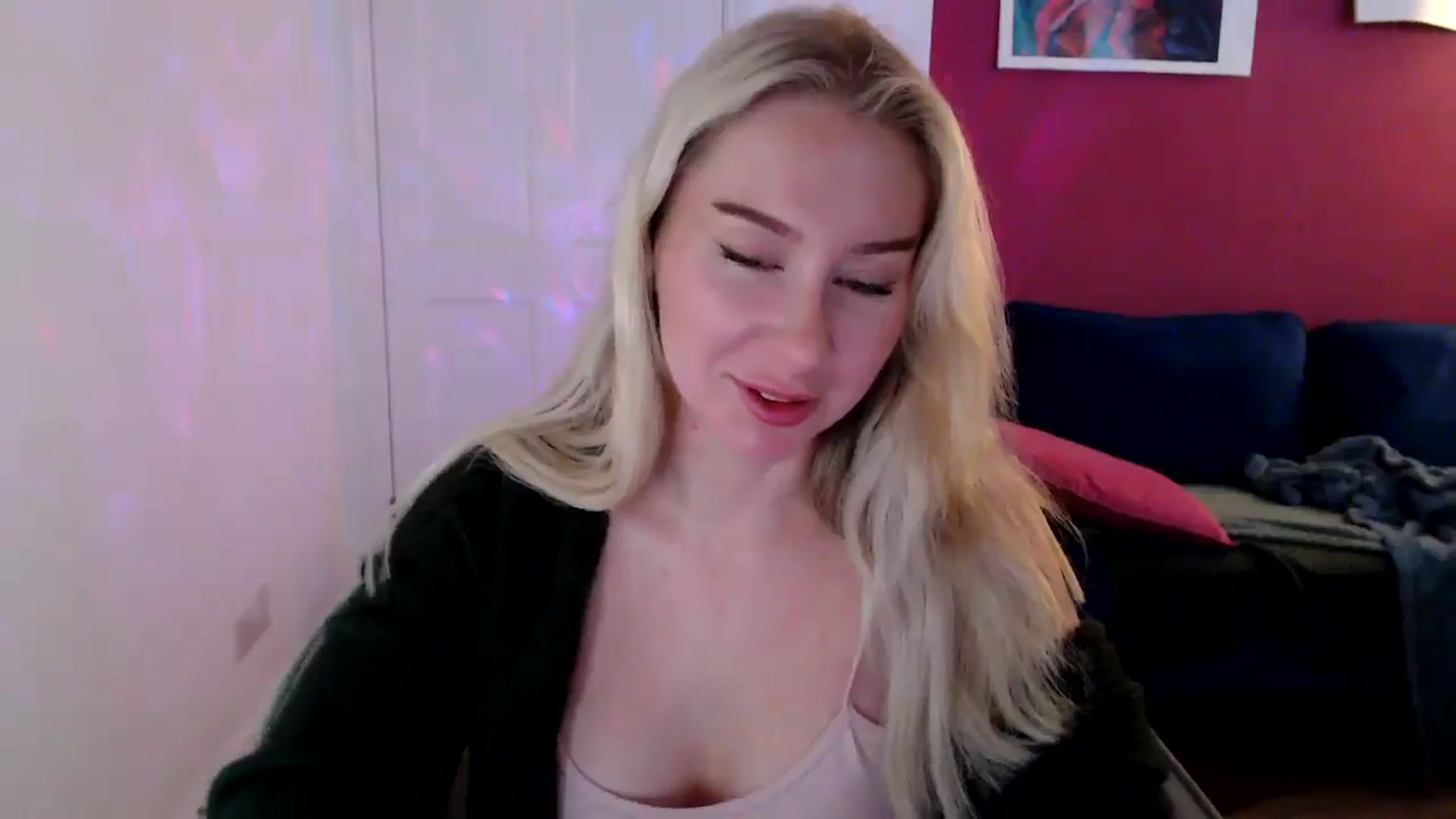 Gallery image thumbnail from PetiteAvax's myfreecams stream on, 10/15/2024, 19:06 image 12 of 20