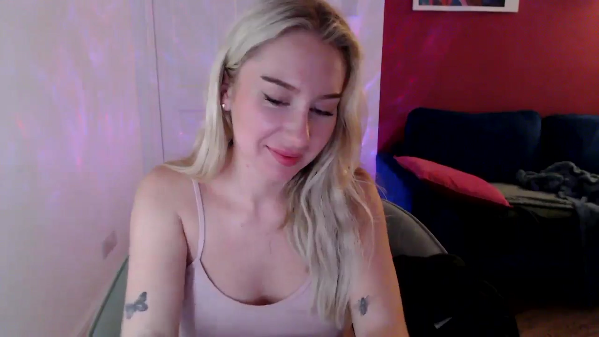 Gallery image thumbnail from PetiteAvax's myfreecams stream on, 10/15/2024, 19:06 image 19 of 20