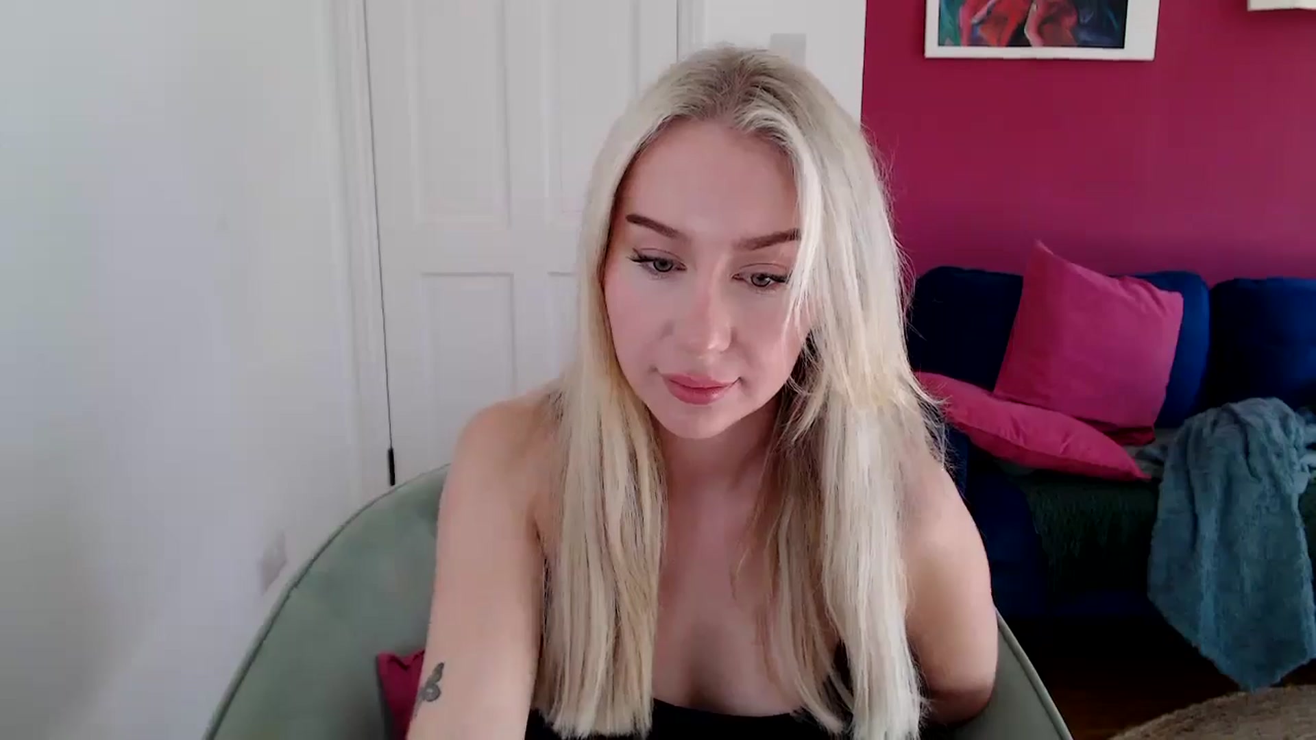 Gallery image thumbnail from PetiteAvax's myfreecams stream on, 10/16/2024, 12:07 image 20 of 20