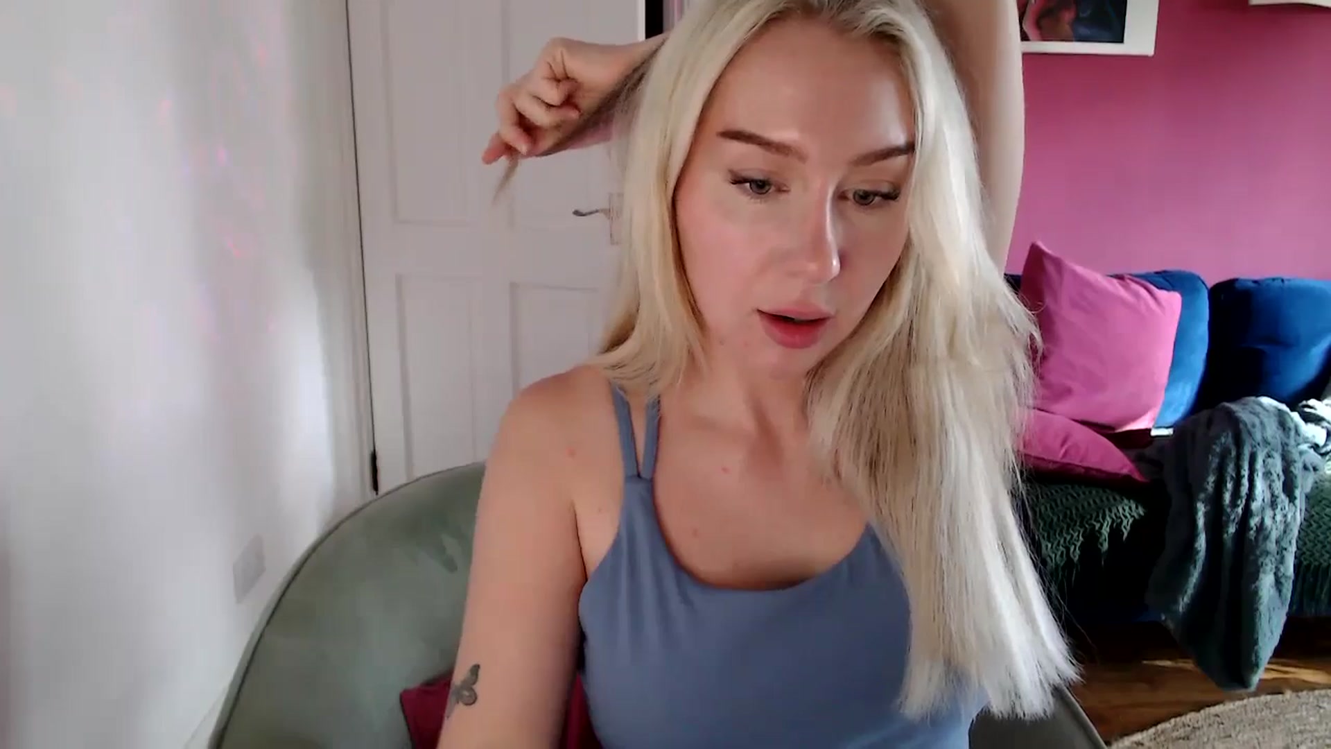 Gallery image thumbnail from PetiteAvax's myfreecams stream on, 10/16/2024, 14:22 image 16 of 20
