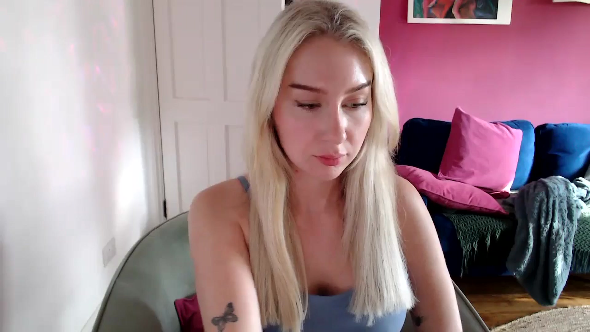 Gallery image thumbnail from PetiteAvax's myfreecams stream on, 10/16/2024, 14:22 image 8 of 20