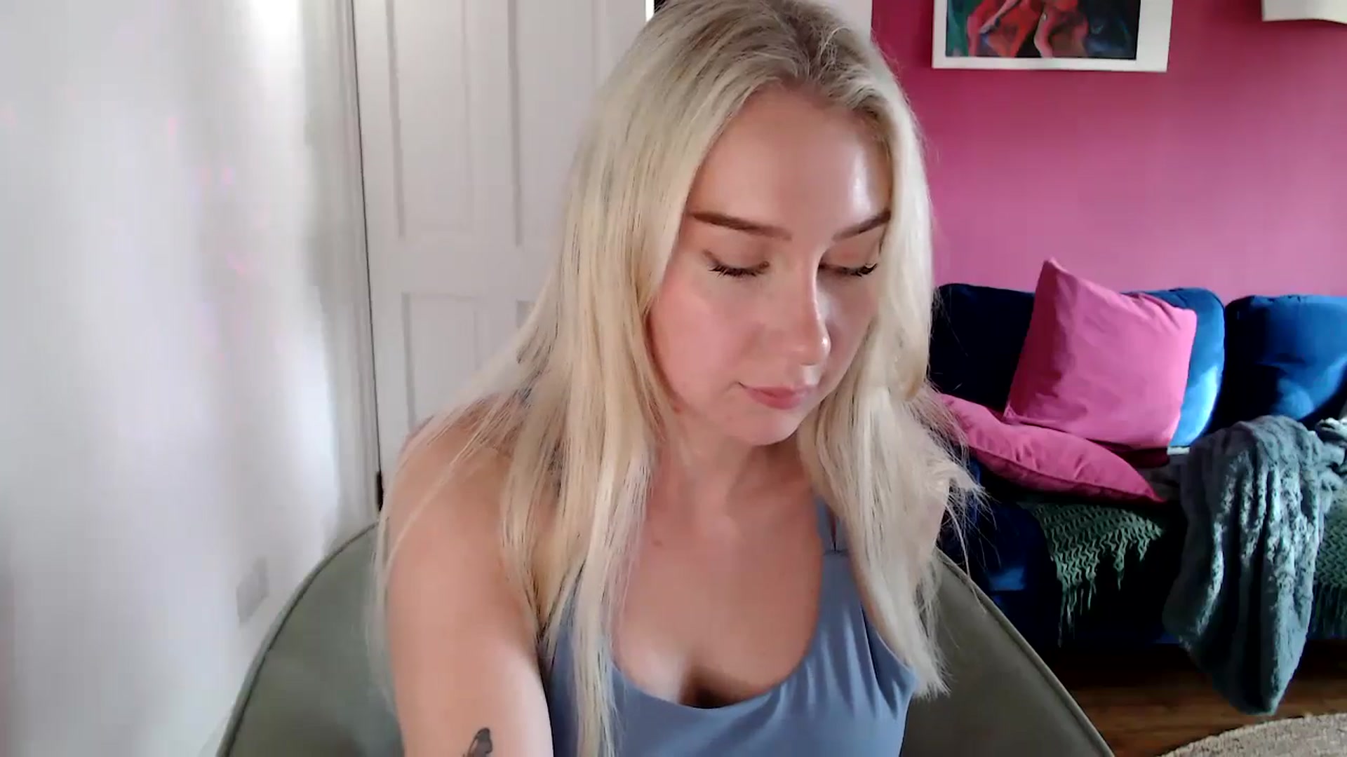 Gallery image thumbnail from PetiteAvax's myfreecams stream on, 10/16/2024, 14:22 image 19 of 20