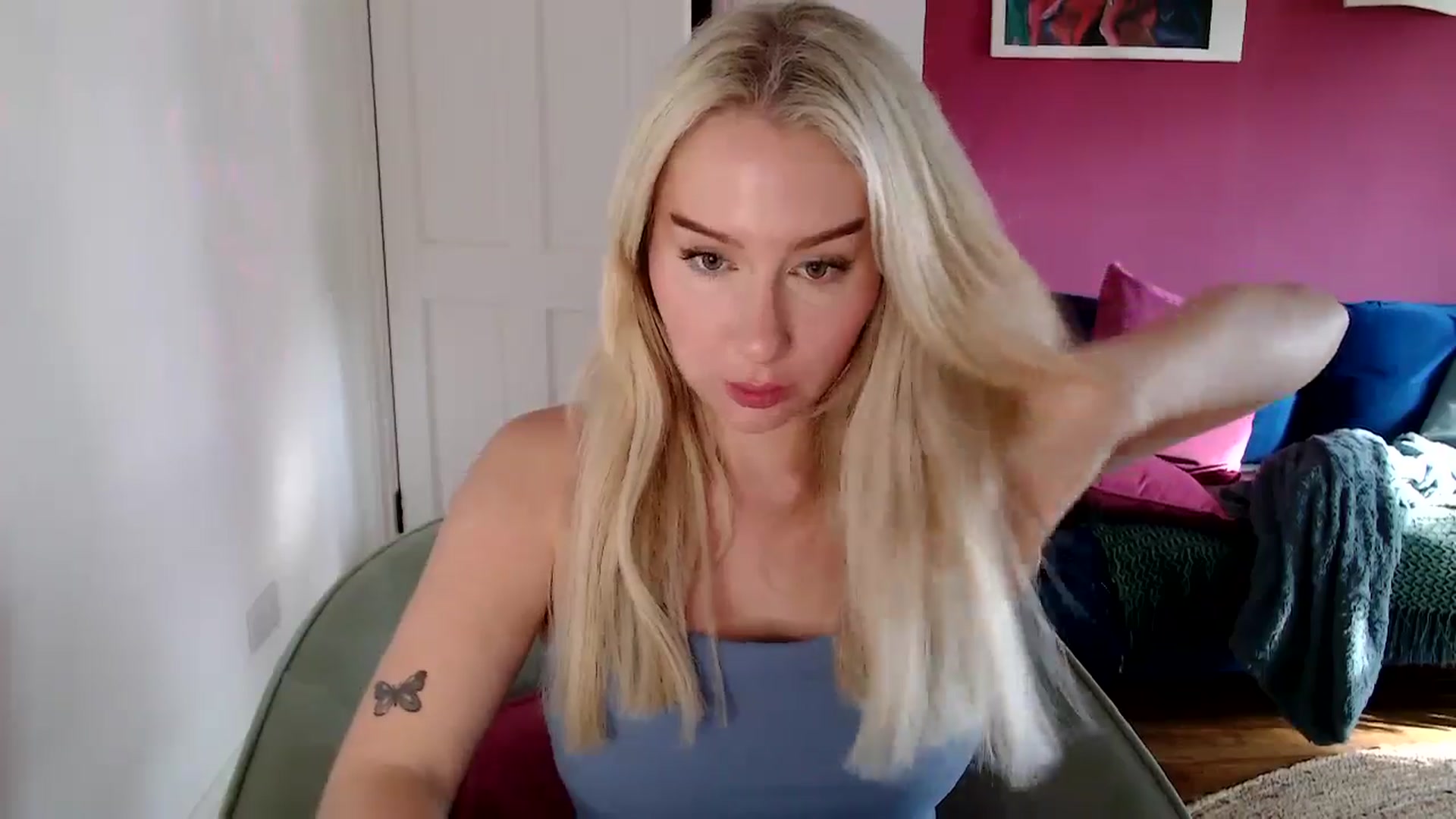 Gallery image thumbnail from PetiteAvax's myfreecams stream on, 10/16/2024, 14:22 image 4 of 20