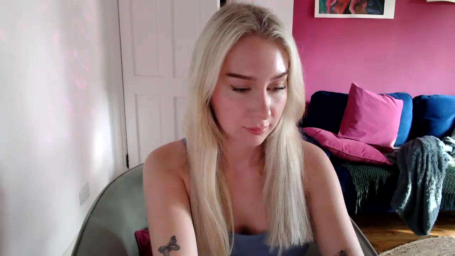 Gallery image thumbnail from PetiteAvax's myfreecams stream on, 10/16/2024, 14:22 image 9 of 20