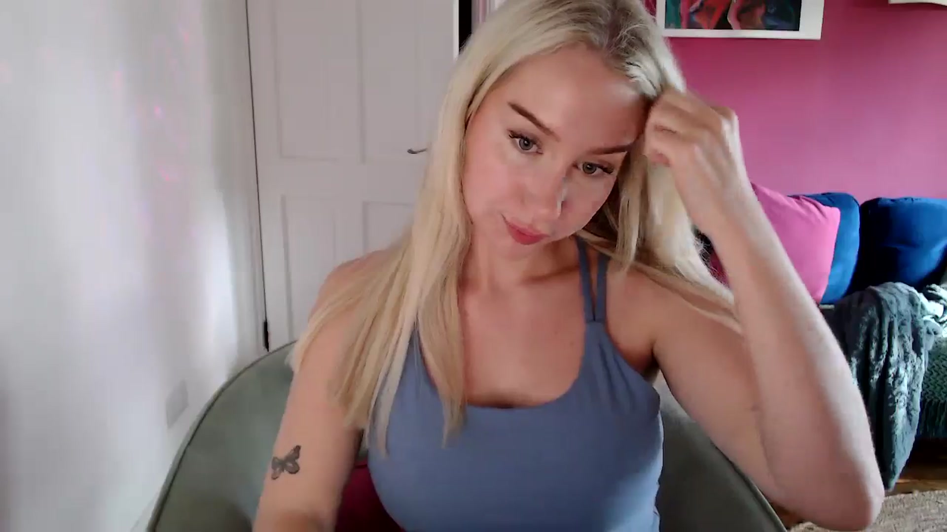 Gallery image thumbnail from PetiteAvax's myfreecams stream on, 10/16/2024, 14:22 image 14 of 20