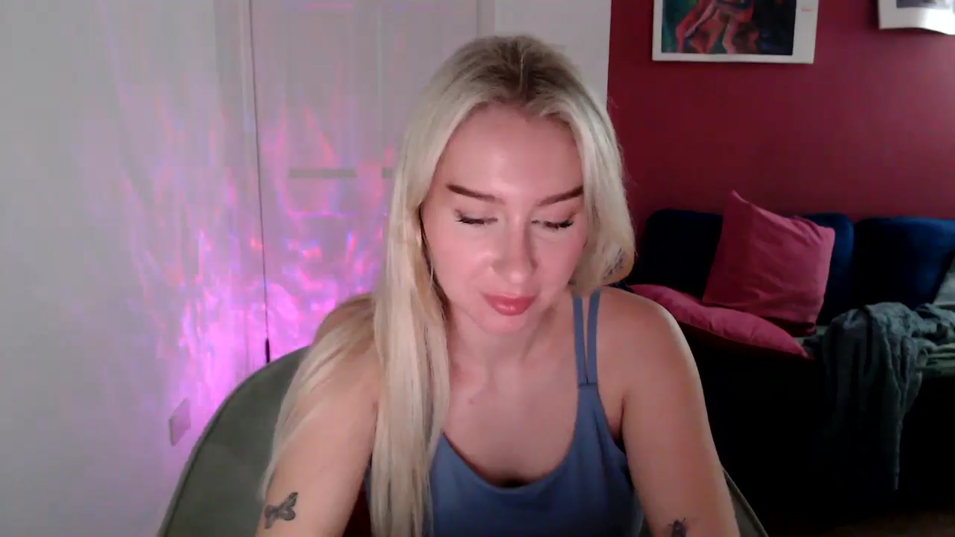 Gallery image thumbnail from PetiteAvax's myfreecams stream on, 10/16/2024, 17:12 image 14 of 20