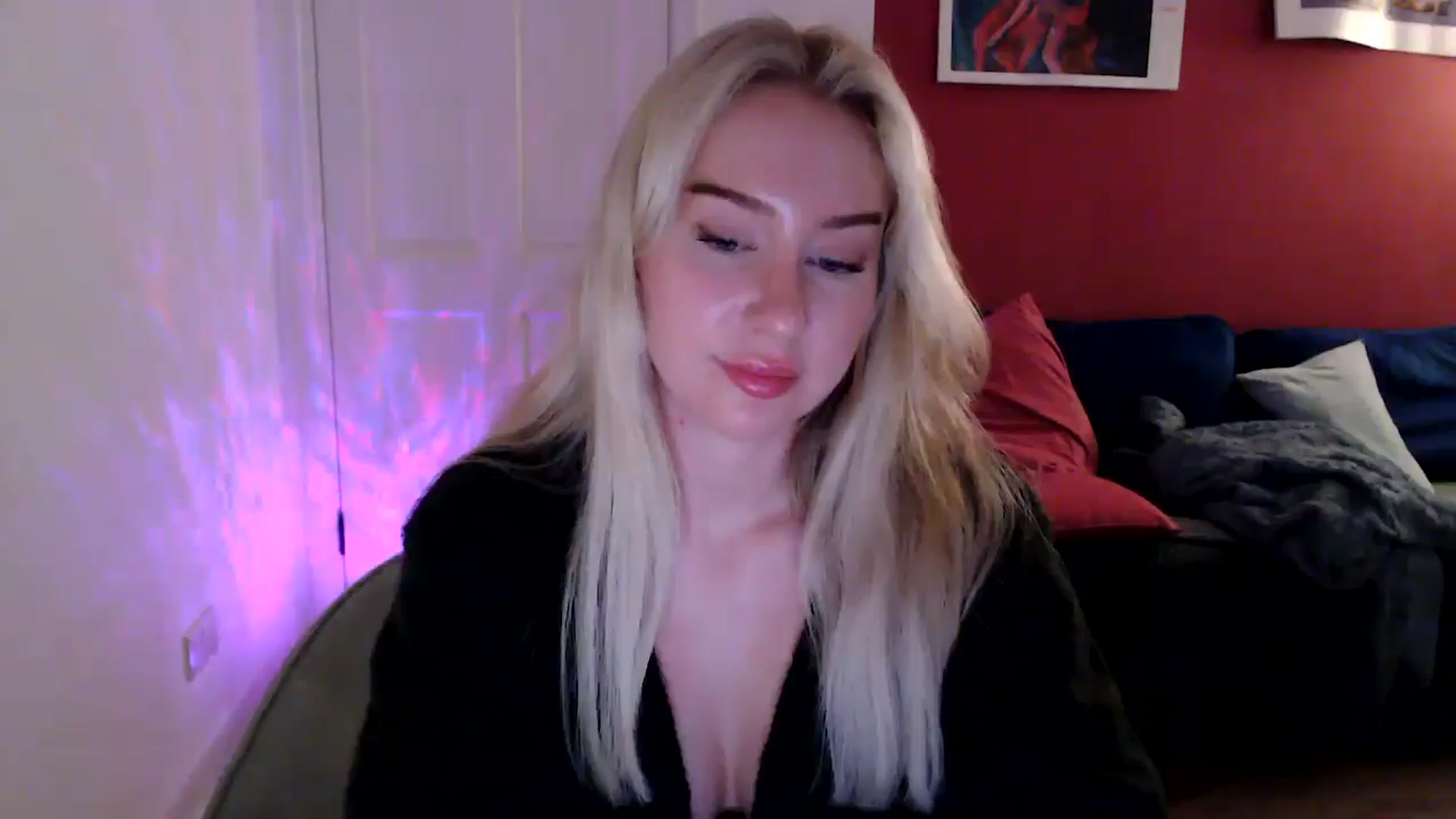 Gallery image thumbnail from PetiteAvax's myfreecams stream on, 10/16/2024, 20:11 image 4 of 20