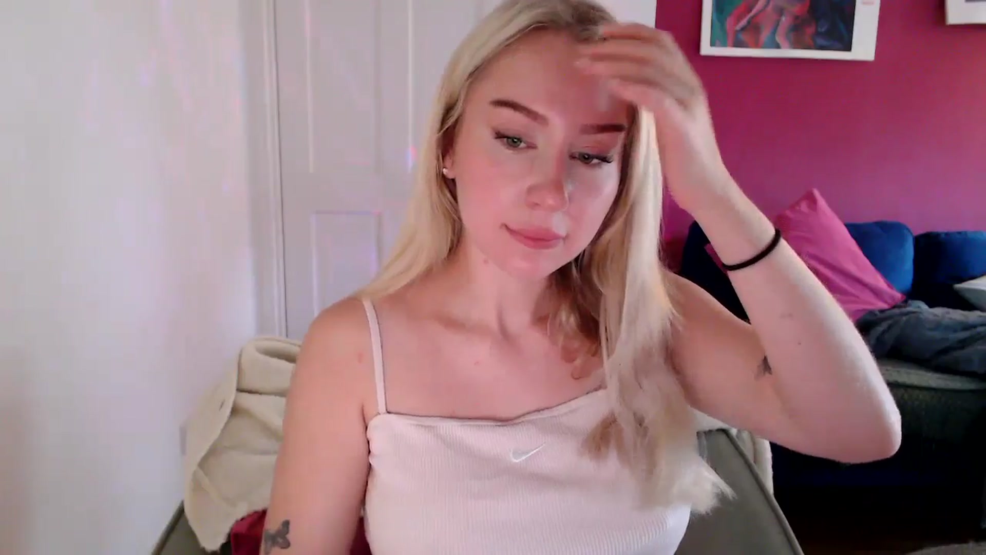 Gallery image thumbnail from PetiteAvax's myfreecams stream on, 10/17/2024, 09:45 image 10 of 20