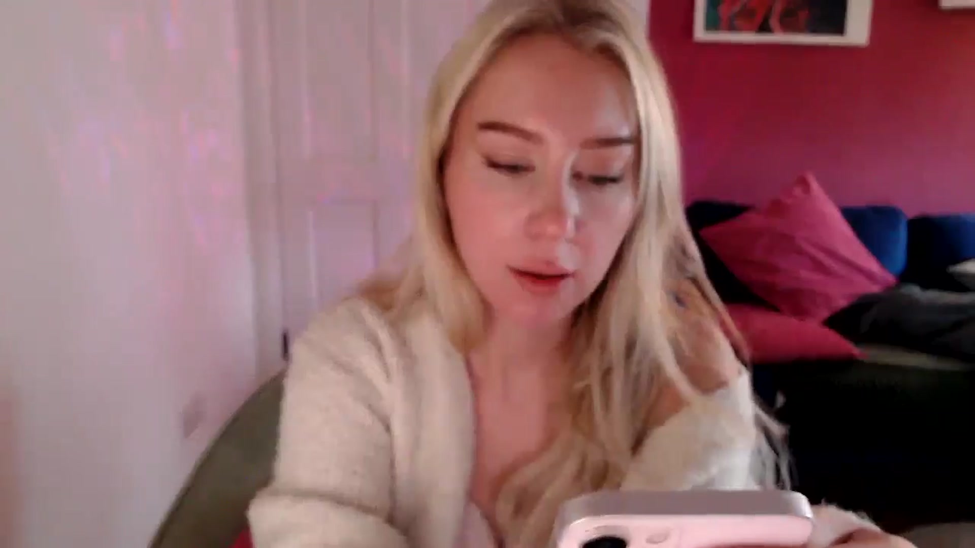 Gallery image thumbnail from PetiteAvax's myfreecams stream on, 10/17/2024, 09:45 image 12 of 20
