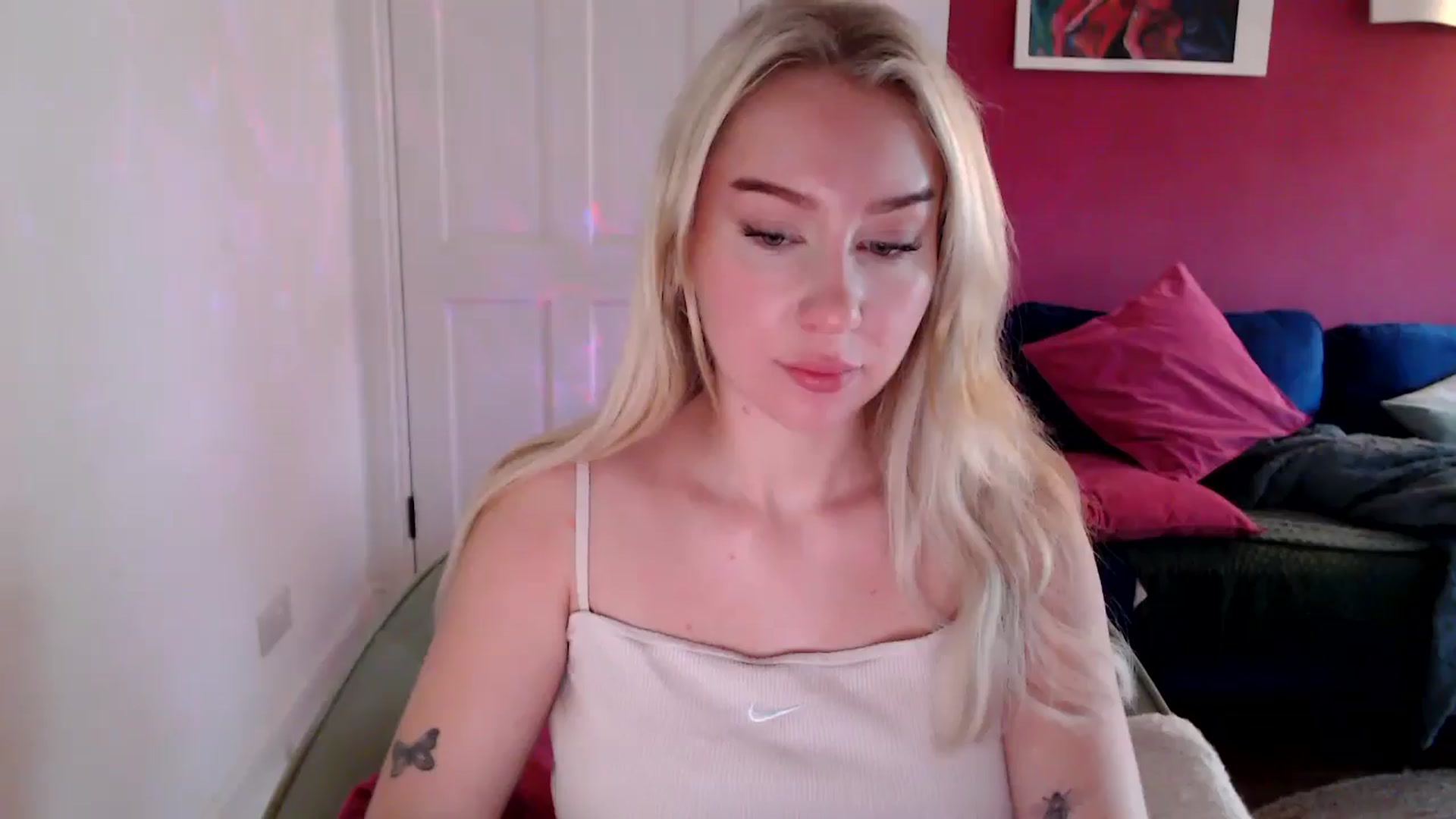 Gallery image thumbnail from PetiteAvax's myfreecams stream on, 10/17/2024, 09:45 image 7 of 20