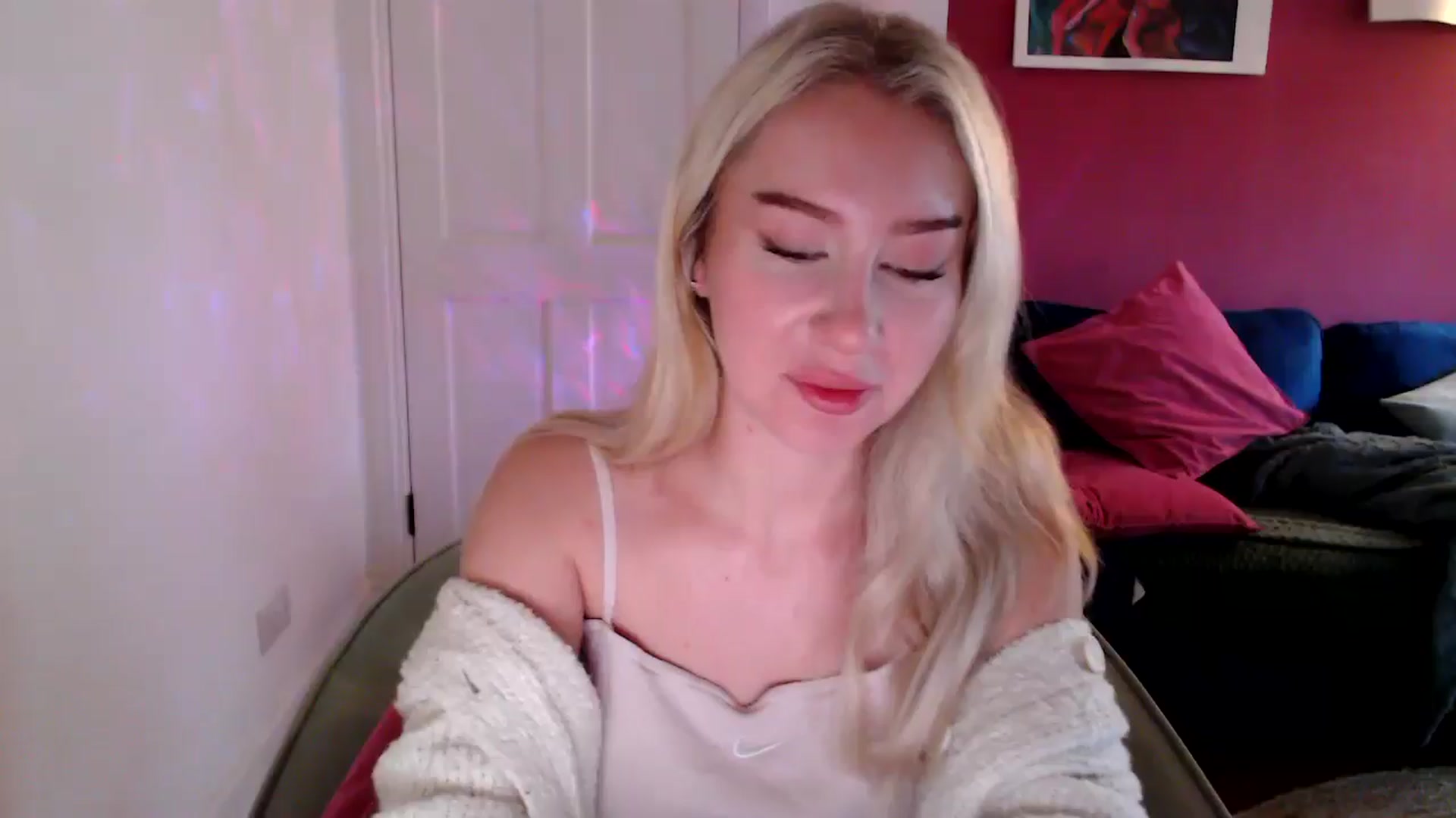 Gallery image thumbnail from PetiteAvax's myfreecams stream on, 10/17/2024, 09:45 image 1 of 20