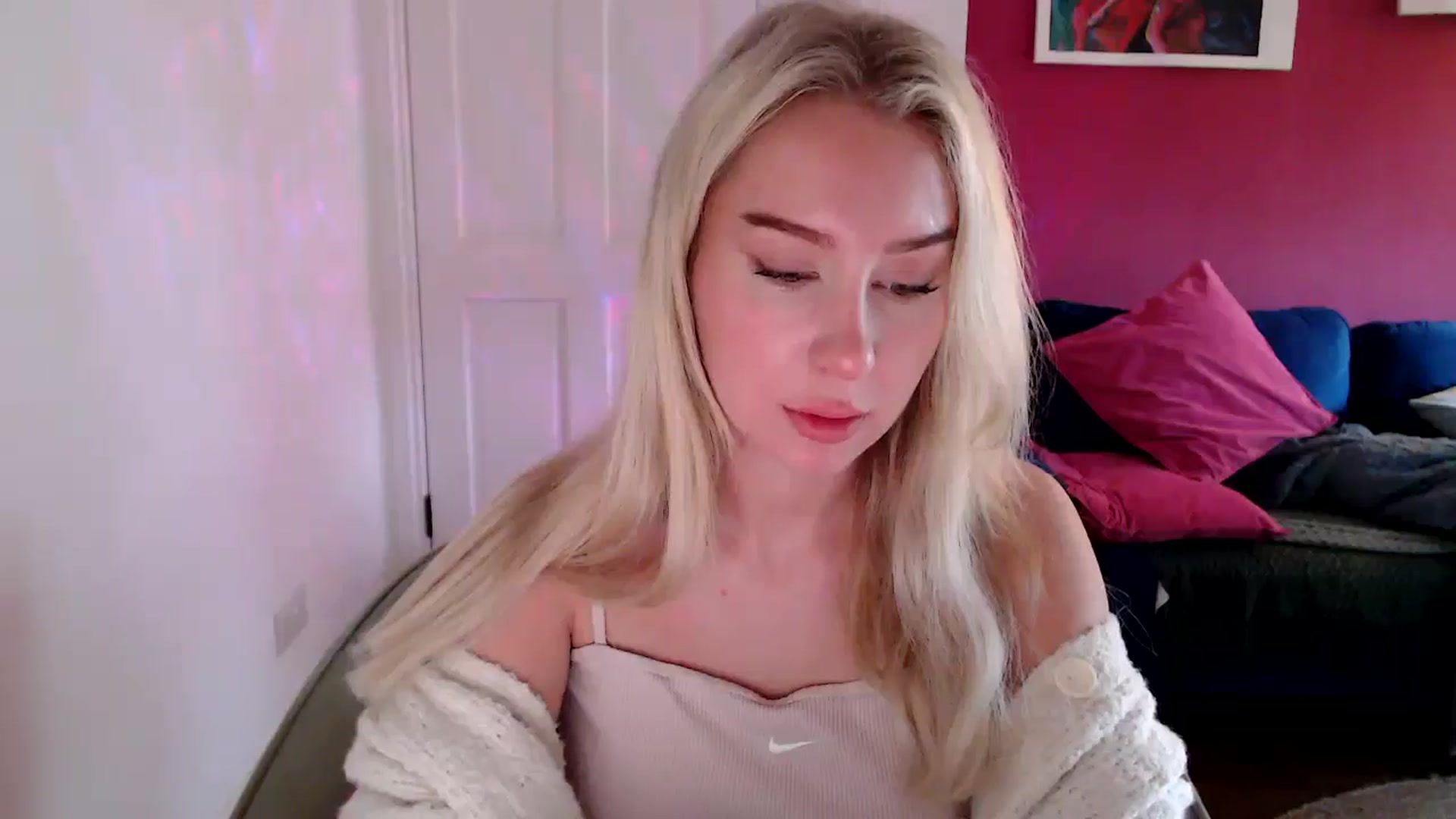 Gallery image thumbnail from PetiteAvax's myfreecams stream on, 10/17/2024, 09:45 image 13 of 20