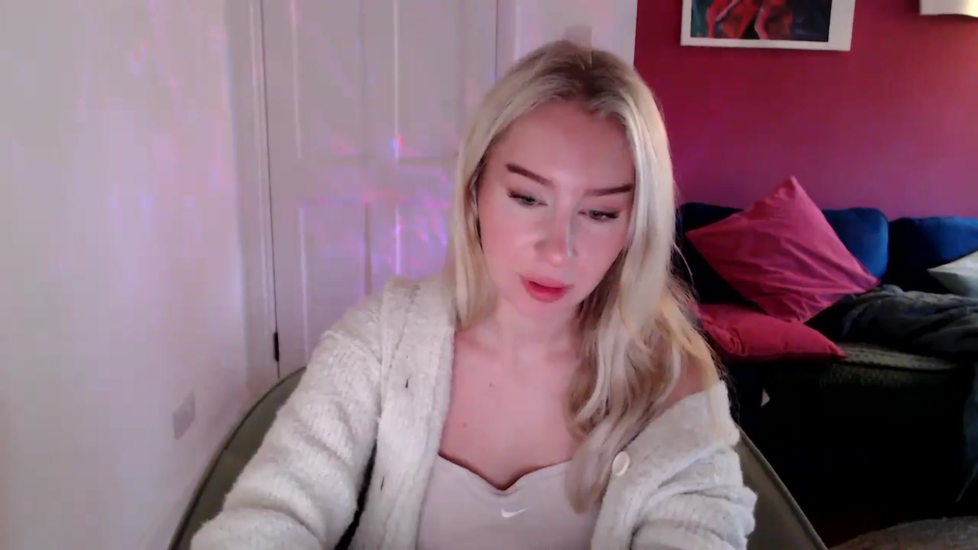 Gallery image thumbnail from PetiteAvax's myfreecams stream on, 10/17/2024, 09:45 image 2 of 20