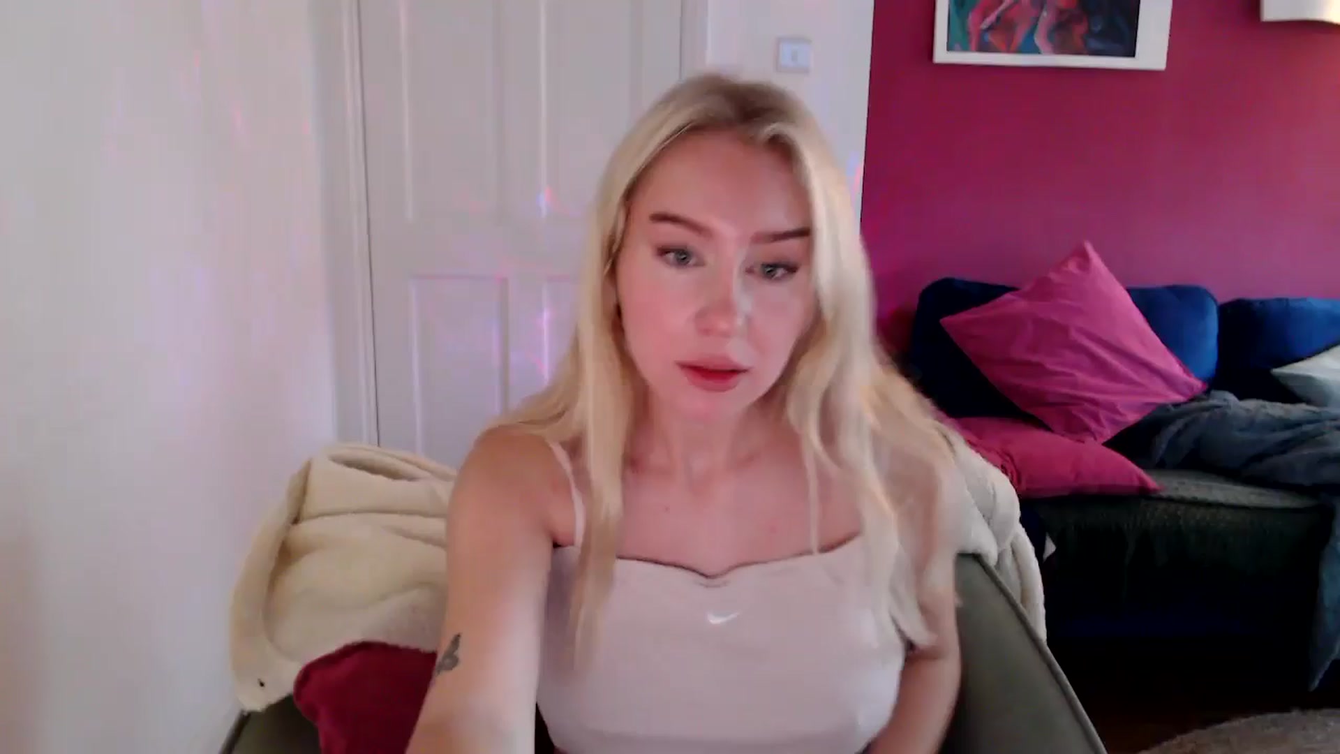 Gallery image thumbnail from PetiteAvax's myfreecams stream on, 10/17/2024, 09:45 image 9 of 20