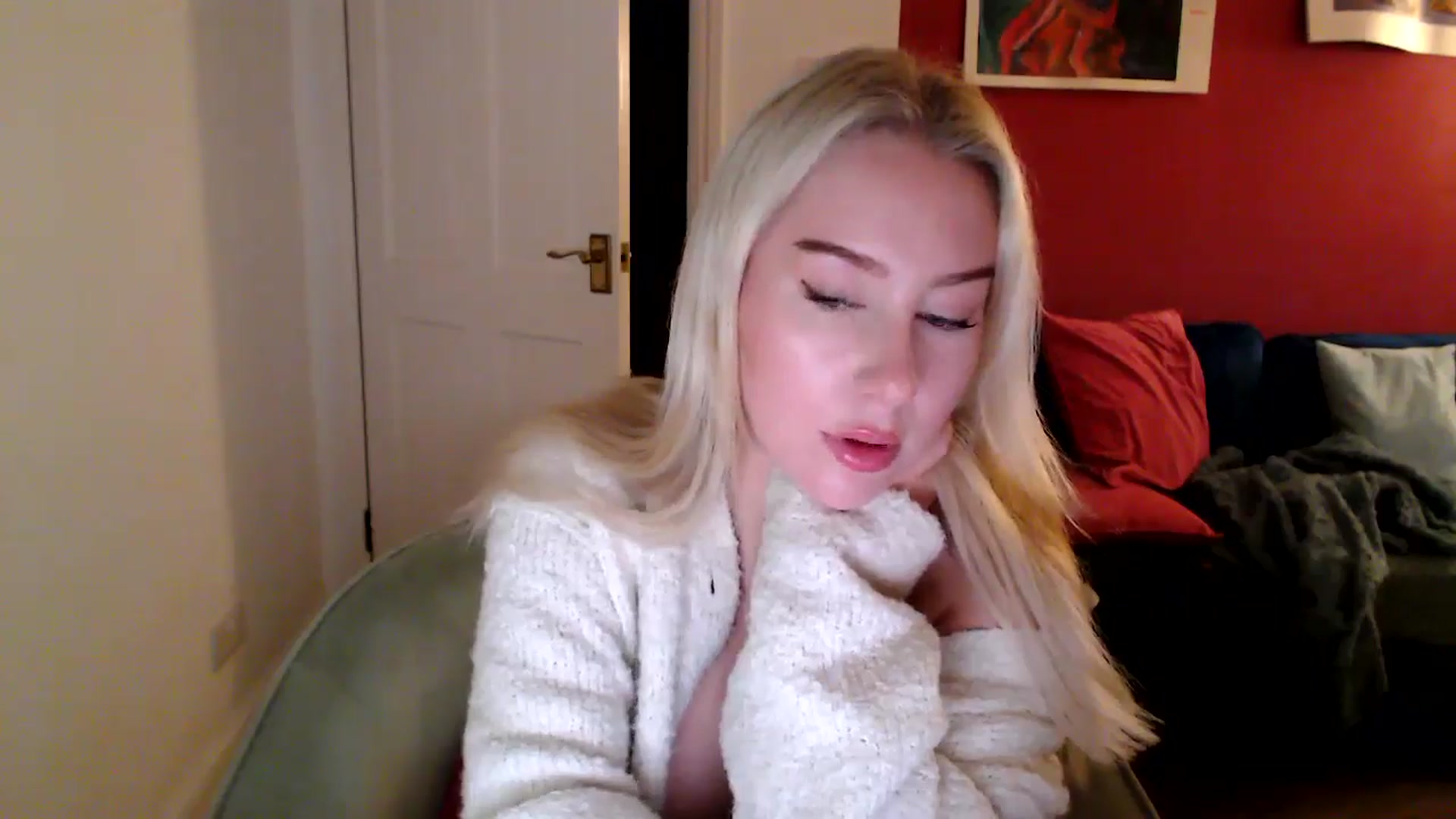 Gallery image thumbnail from PetiteAvax's myfreecams stream on, 10/17/2024, 17:48 image 12 of 20