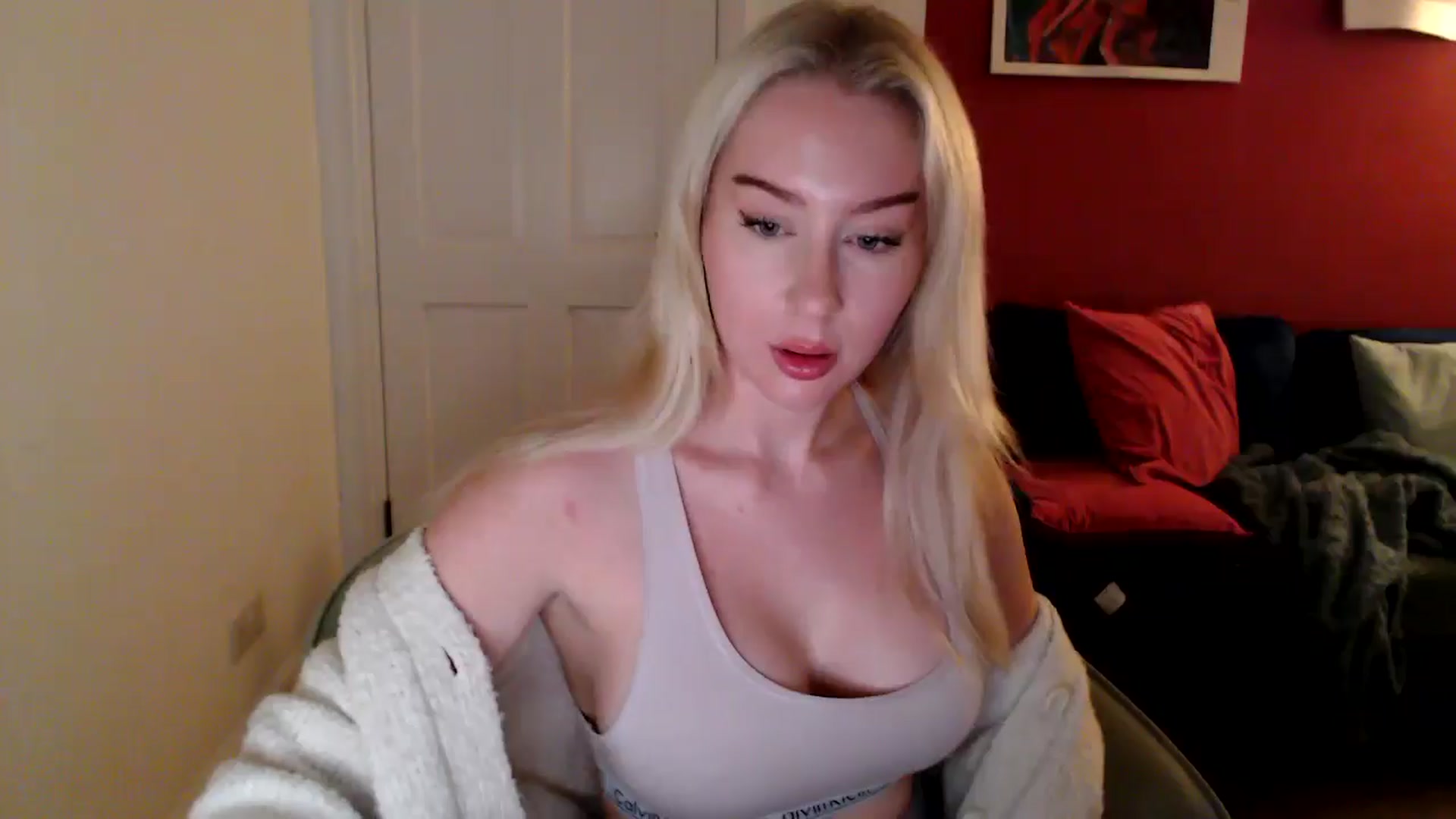 Gallery image thumbnail from PetiteAvax's myfreecams stream on, 10/17/2024, 19:01 image 1 of 20