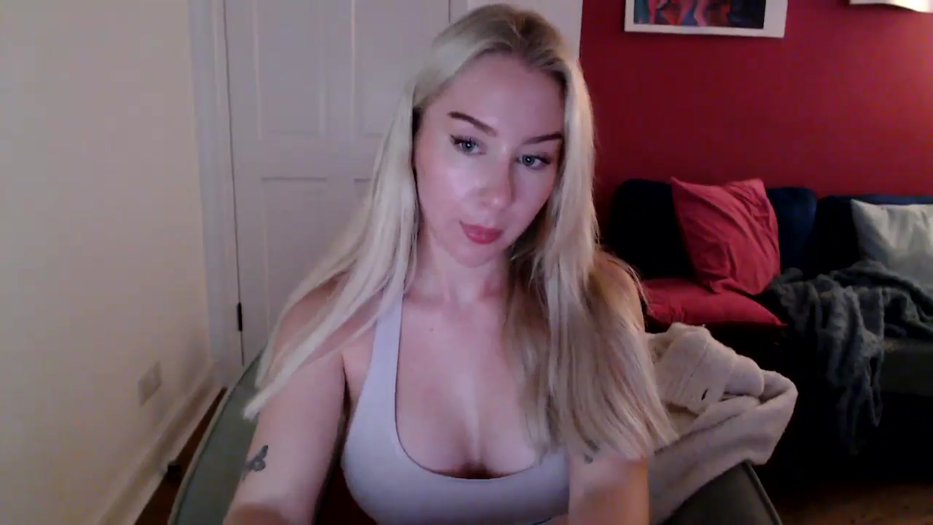 Gallery image thumbnail from PetiteAvax's myfreecams stream on, 10/17/2024, 19:01 image 17 of 20