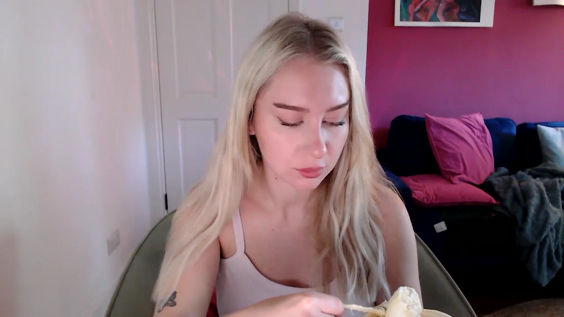 Gallery image thumbnail from PetiteAvax's myfreecams stream on, 10/18/2024, 09:08 image 5 of 20