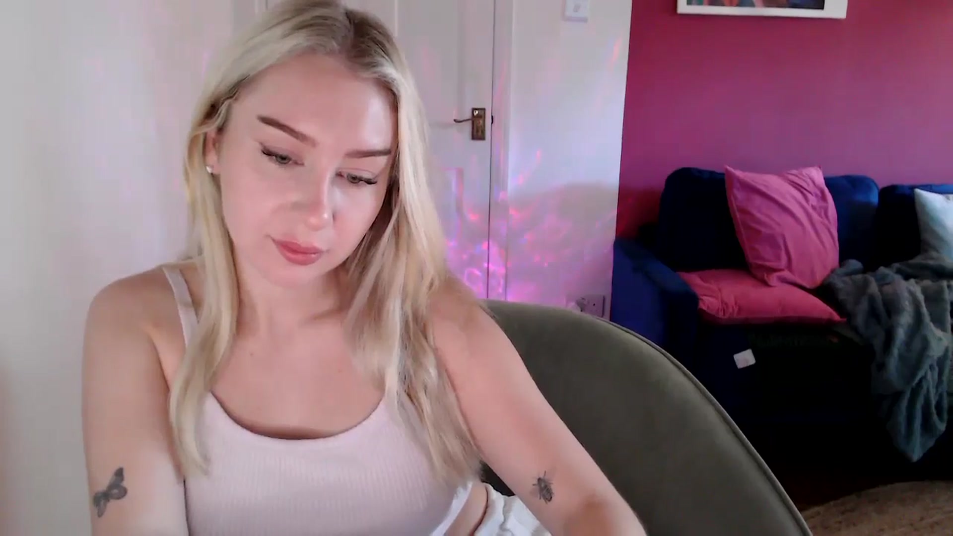 Gallery image thumbnail from PetiteAvax's myfreecams stream on, 10/18/2024, 09:08 image 15 of 20