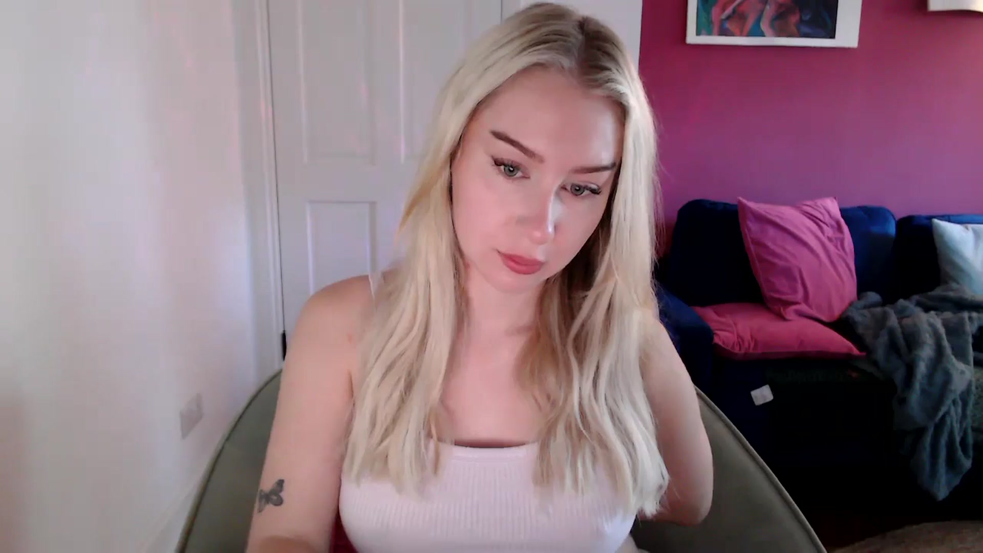 Gallery image thumbnail from PetiteAvax's myfreecams stream on, 10/18/2024, 09:08 image 7 of 20