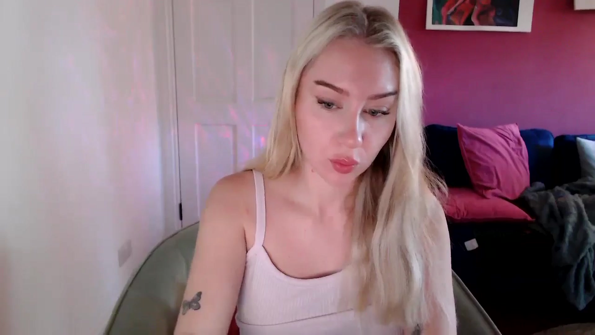 Gallery image thumbnail from PetiteAvax's myfreecams stream on, 10/18/2024, 09:08 image 13 of 20