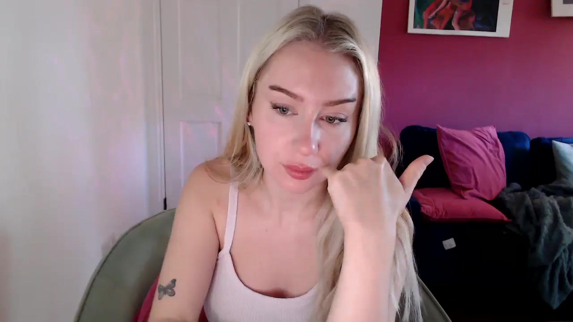 Gallery image thumbnail from PetiteAvax's myfreecams stream on, 10/18/2024, 09:08 image 19 of 20