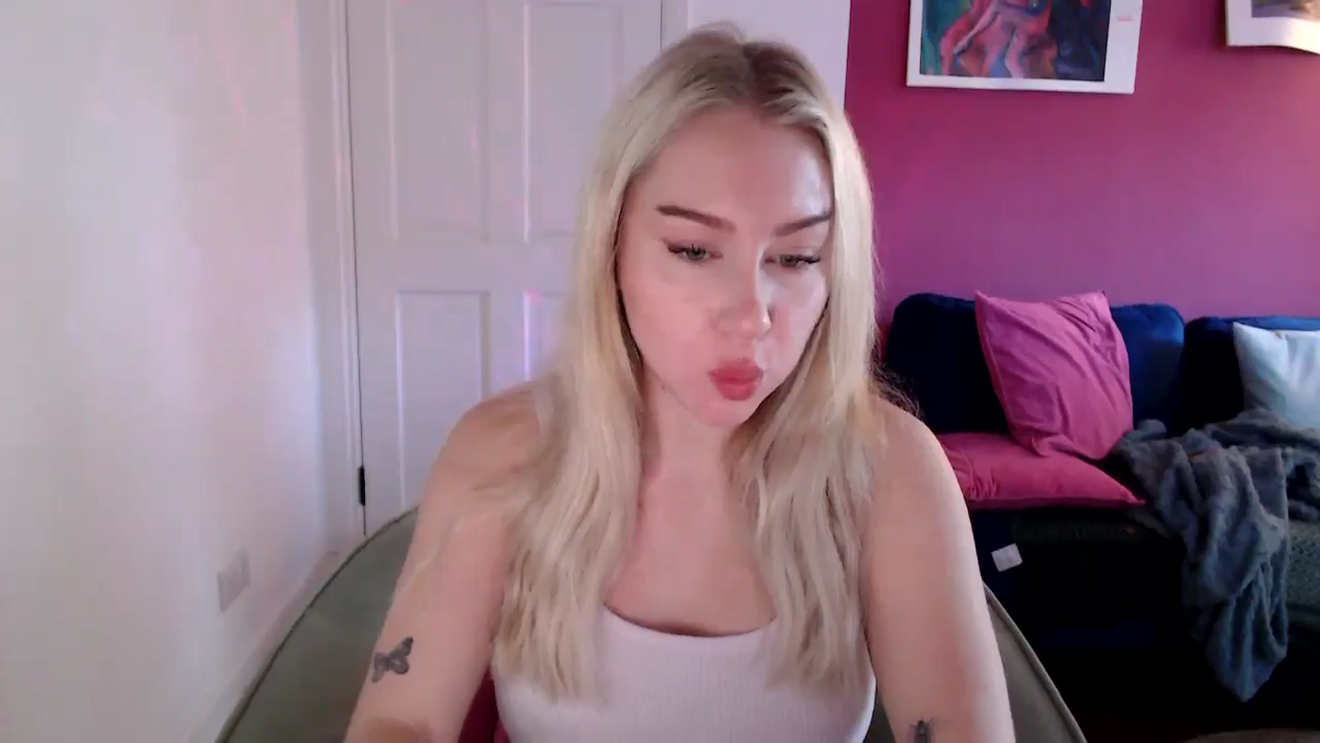 Gallery image thumbnail from PetiteAvax's myfreecams stream on, 10/18/2024, 09:08 image 2 of 20