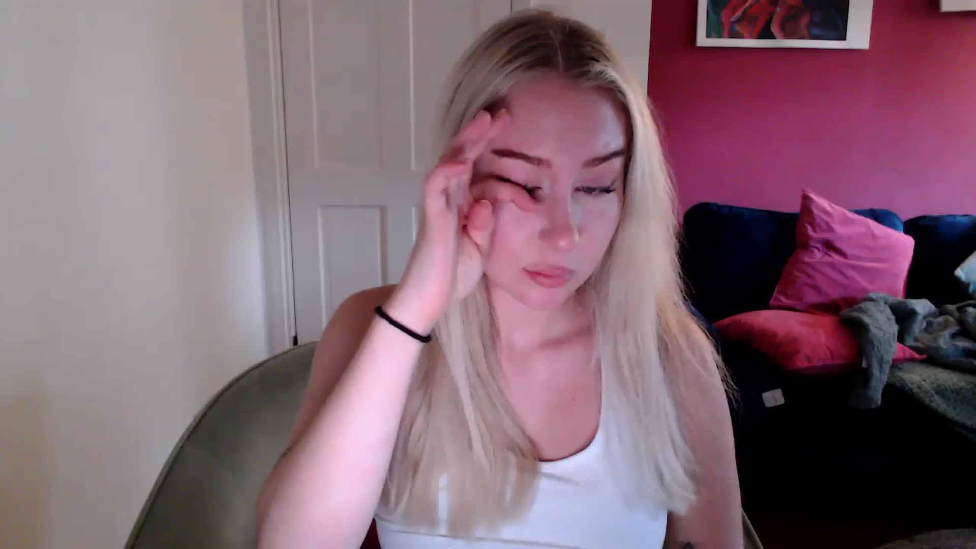 Gallery image thumbnail from PetiteAvax's myfreecams stream on, 10/18/2024, 19:25 image 1 of 20