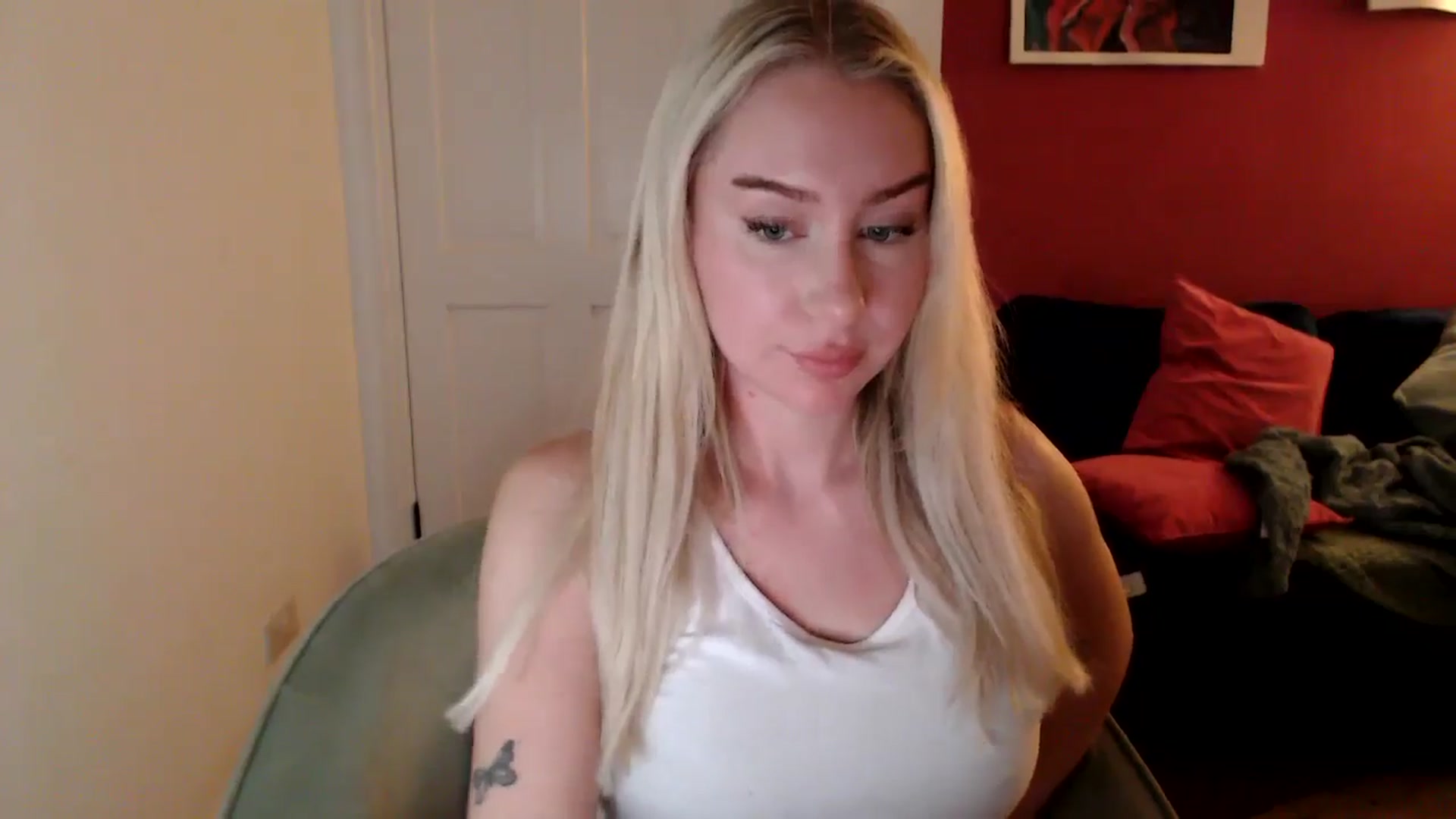 Gallery image thumbnail from PetiteAvax's myfreecams stream on, 10/18/2024, 19:25 image 8 of 20