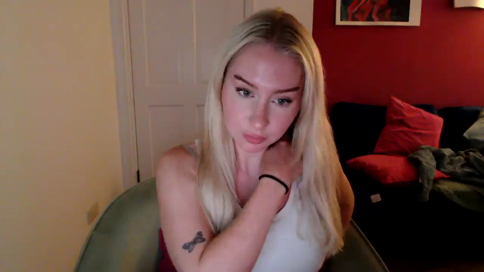 Gallery image thumbnail from PetiteAvax's myfreecams stream on, 10/18/2024, 19:25 image 6 of 20