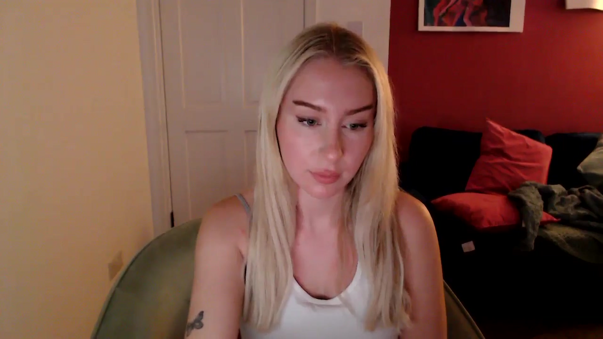 Gallery image thumbnail from PetiteAvax's myfreecams stream on, 10/18/2024, 19:25 image 7 of 20