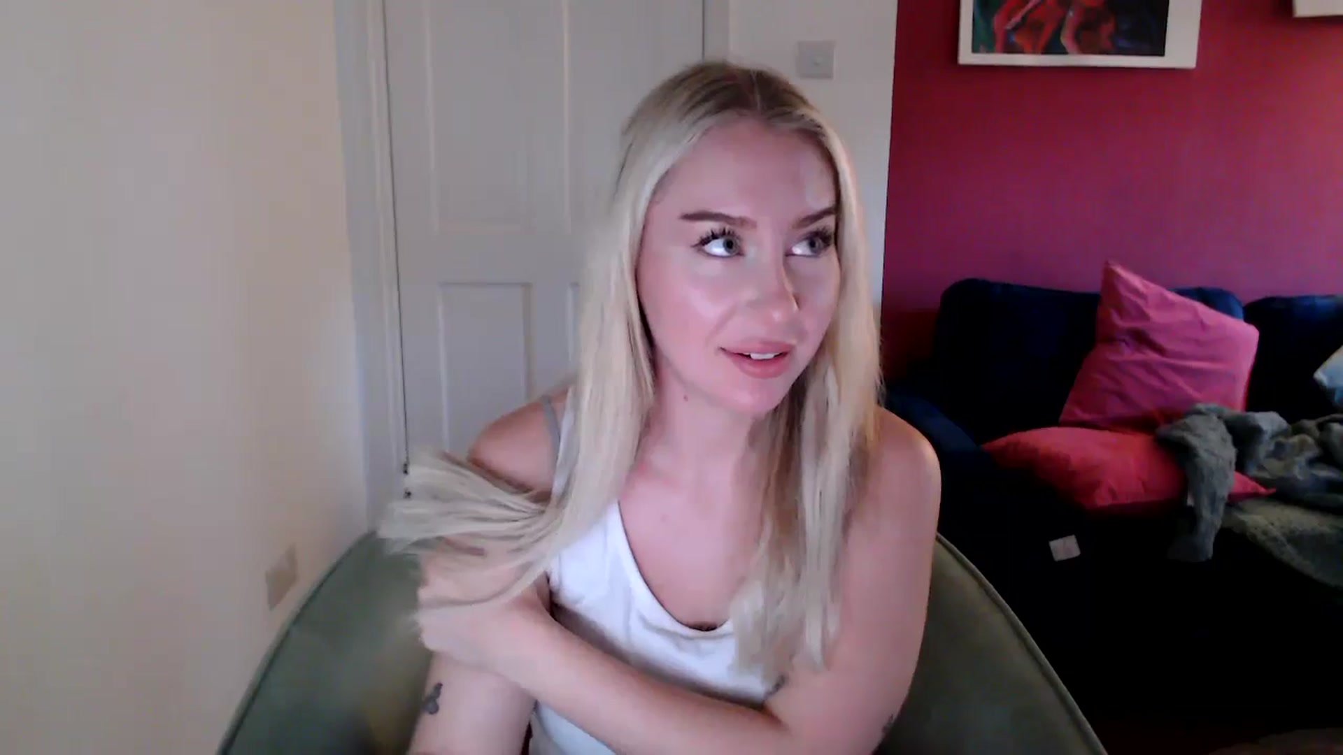 Gallery image thumbnail from PetiteAvax's myfreecams stream on, 10/18/2024, 19:25 image 3 of 20