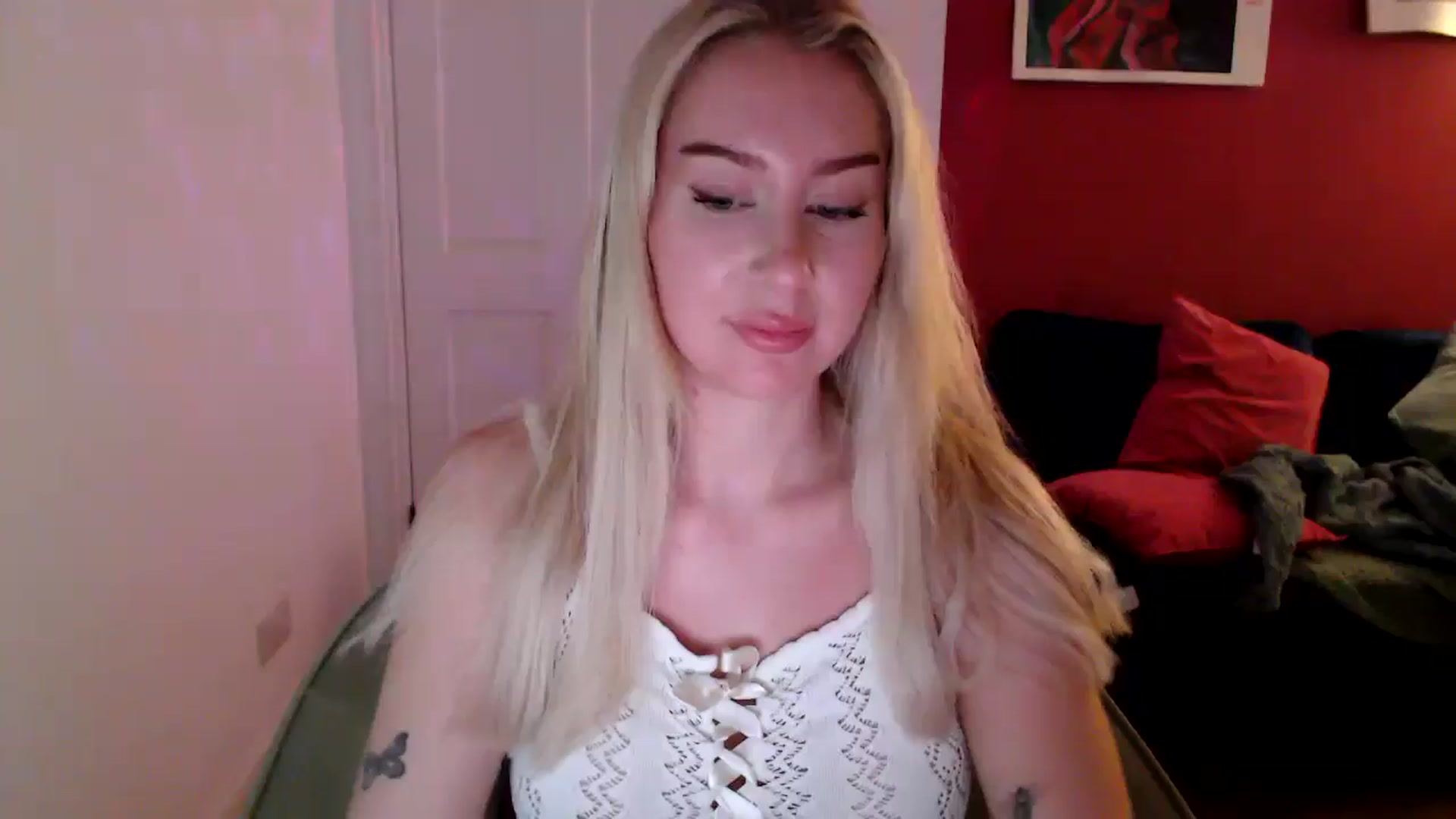 Gallery image thumbnail from PetiteAvax's myfreecams stream on, 10/18/2024, 19:25 image 12 of 20