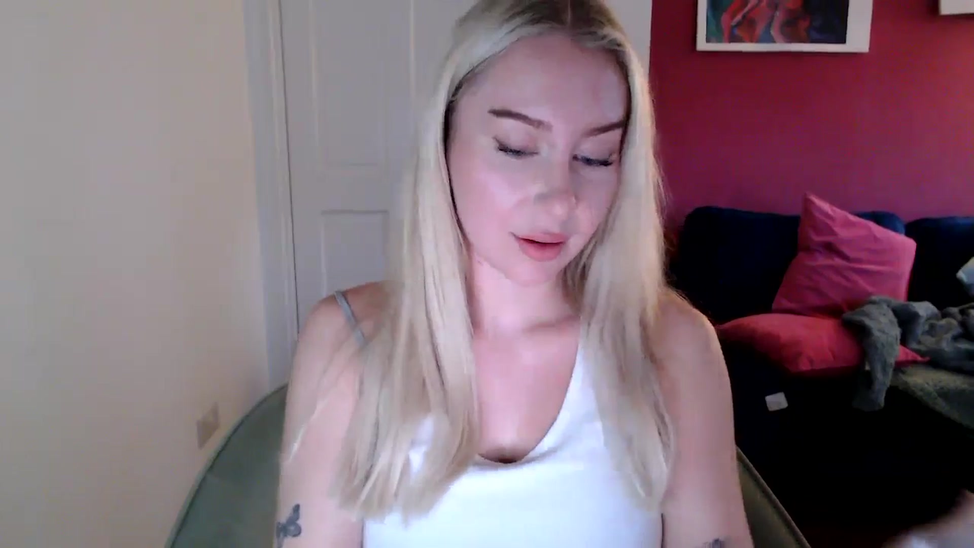 Gallery image thumbnail from PetiteAvax's myfreecams stream on, 10/18/2024, 19:25 image 4 of 20