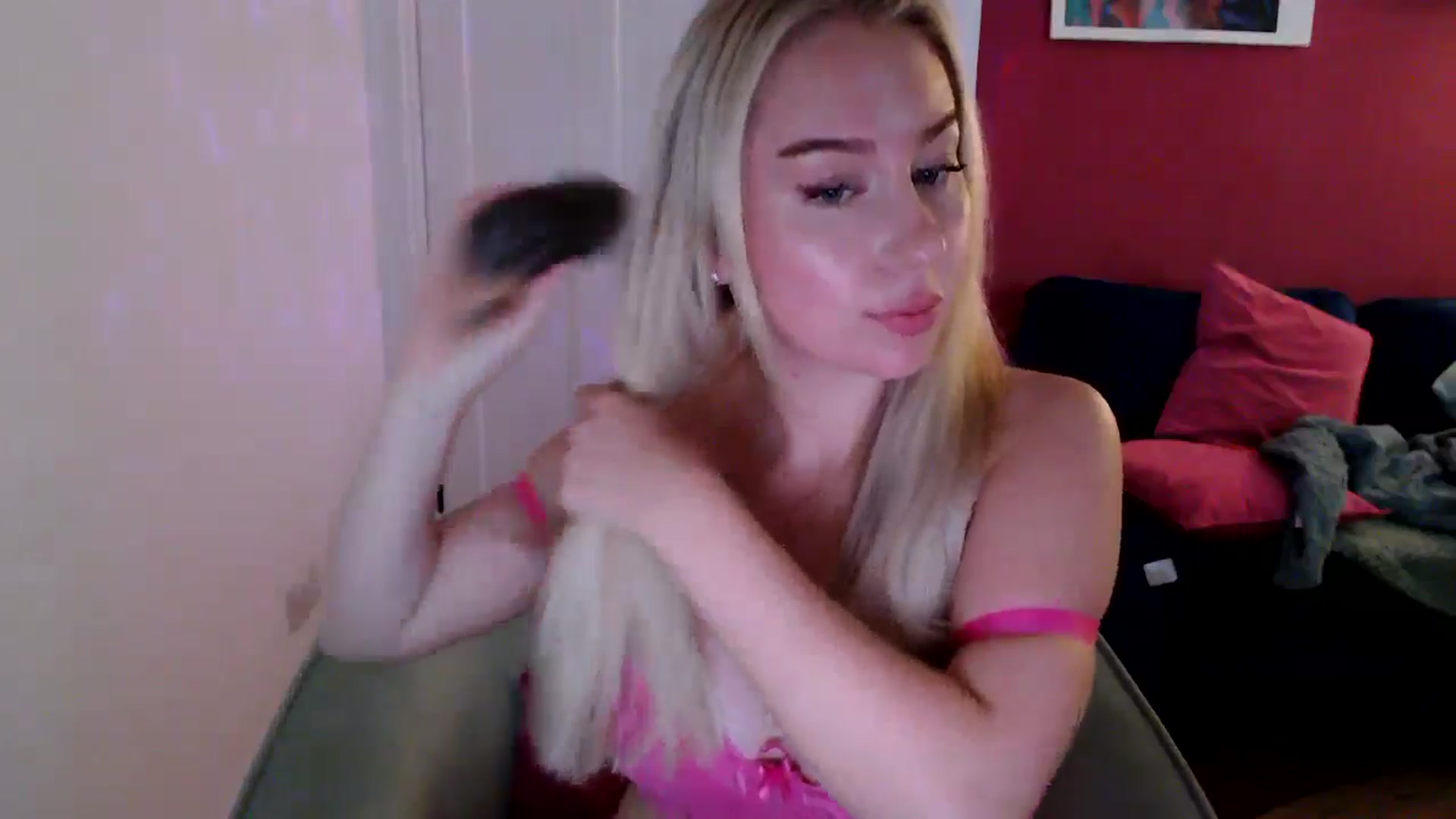 Gallery image thumbnail from PetiteAvax's myfreecams stream on, 10/18/2024, 19:25 image 16 of 20