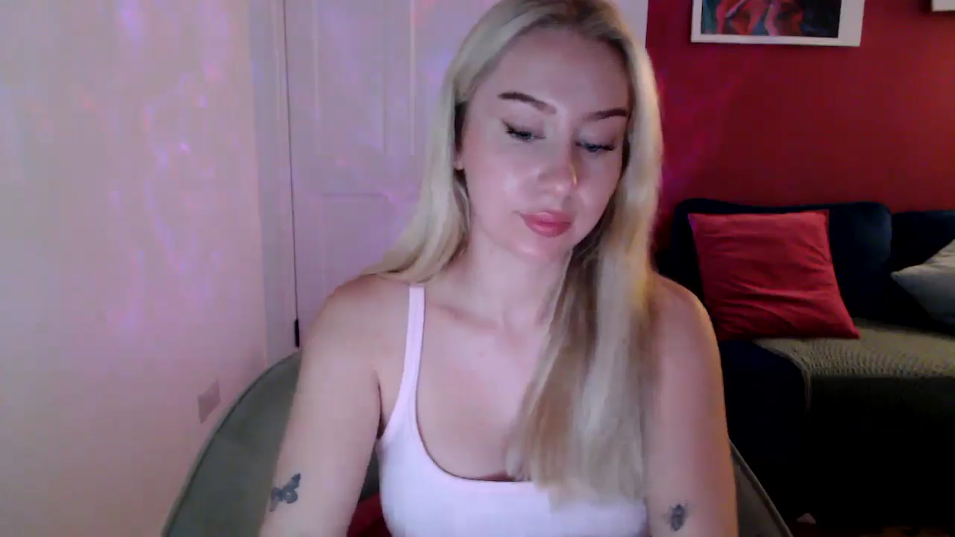 Gallery image thumbnail from PetiteAvax's myfreecams stream on, 10/19/2024, 18:37 image 17 of 20