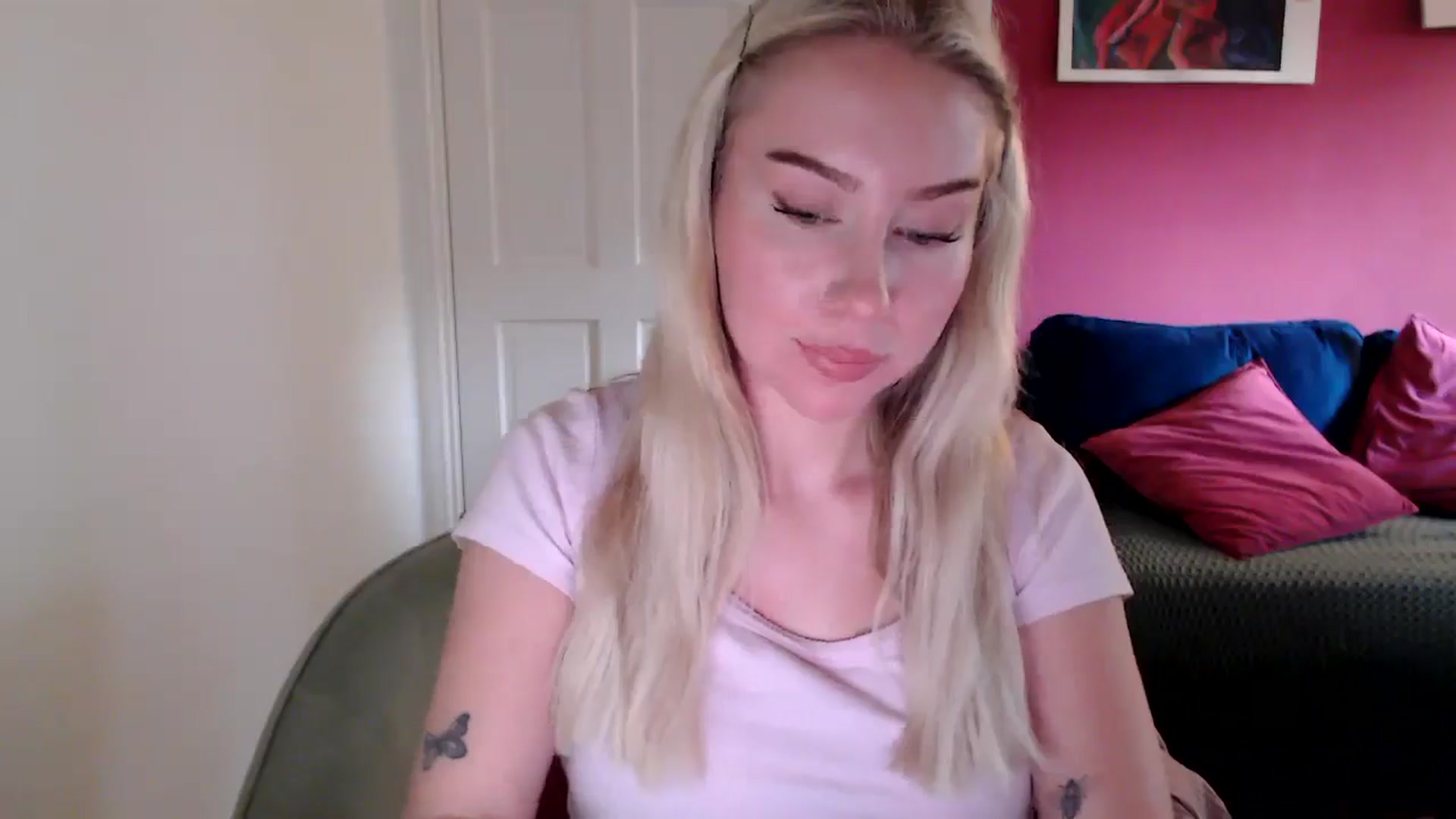 Gallery image thumbnail from PetiteAvax's myfreecams stream on, 10/22/2024, 15:58 image 13 of 20
