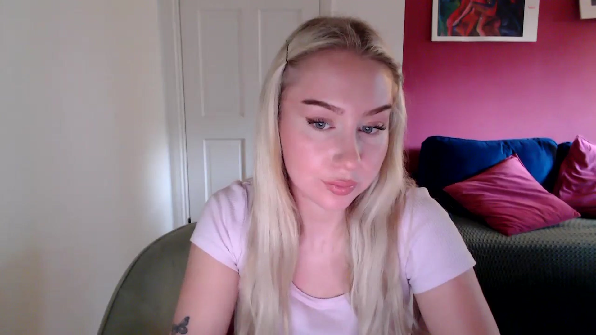 Gallery image thumbnail from PetiteAvax's myfreecams stream on, 10/22/2024, 15:58 image 14 of 20