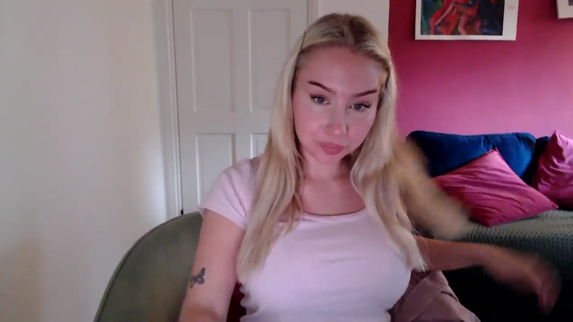 Gallery image thumbnail from PetiteAvax's myfreecams stream on, 10/22/2024, 15:58 image 15 of 20