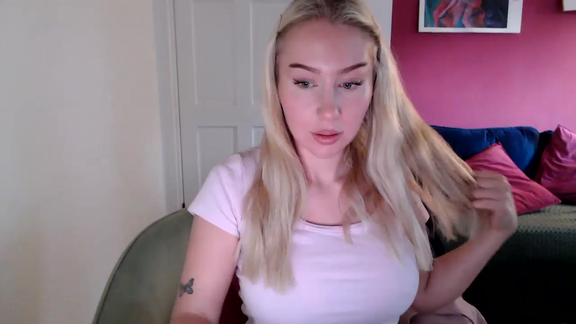 Gallery image thumbnail from PetiteAvax's myfreecams stream on, 10/22/2024, 15:58 image 12 of 20