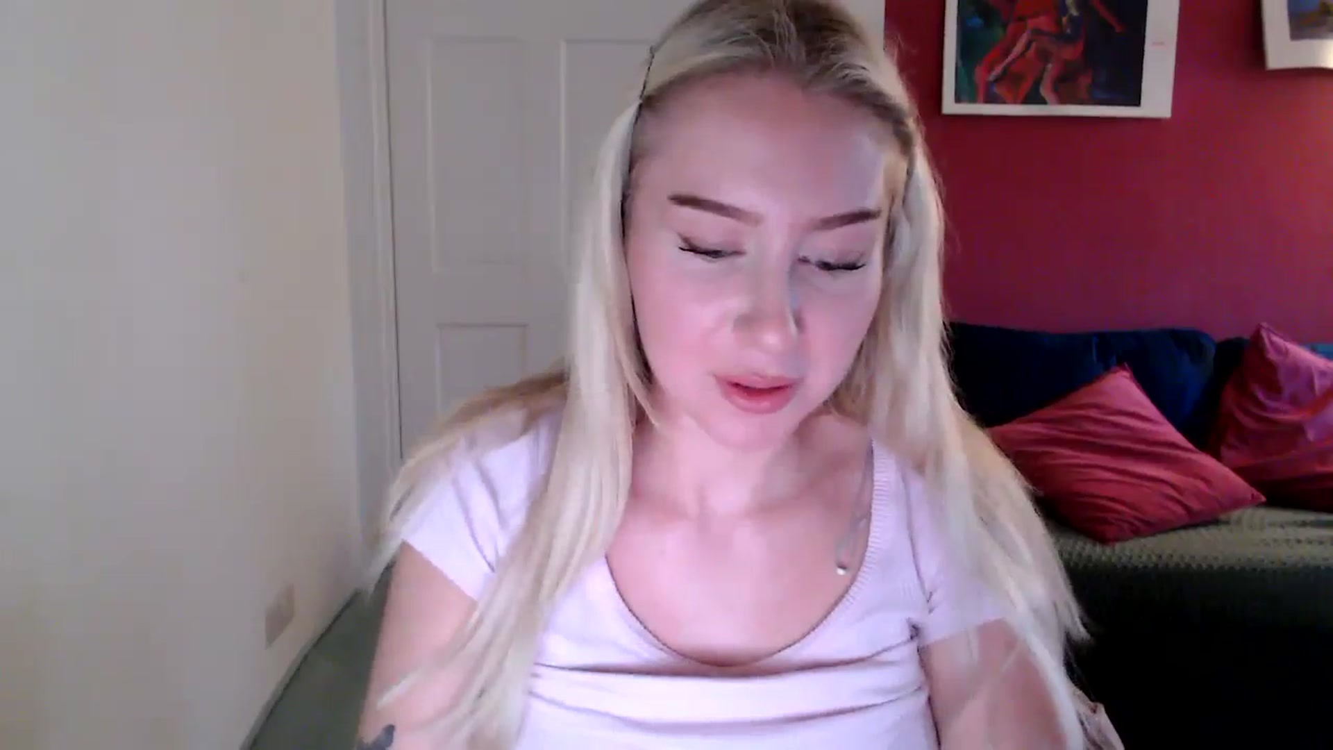 Gallery image thumbnail from PetiteAvax's myfreecams stream on, 10/22/2024, 16:37 image 10 of 20