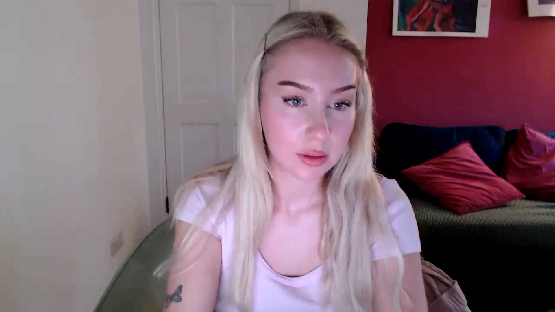 Gallery image thumbnail from PetiteAvax's myfreecams stream on, 10/22/2024, 16:37 image 11 of 20
