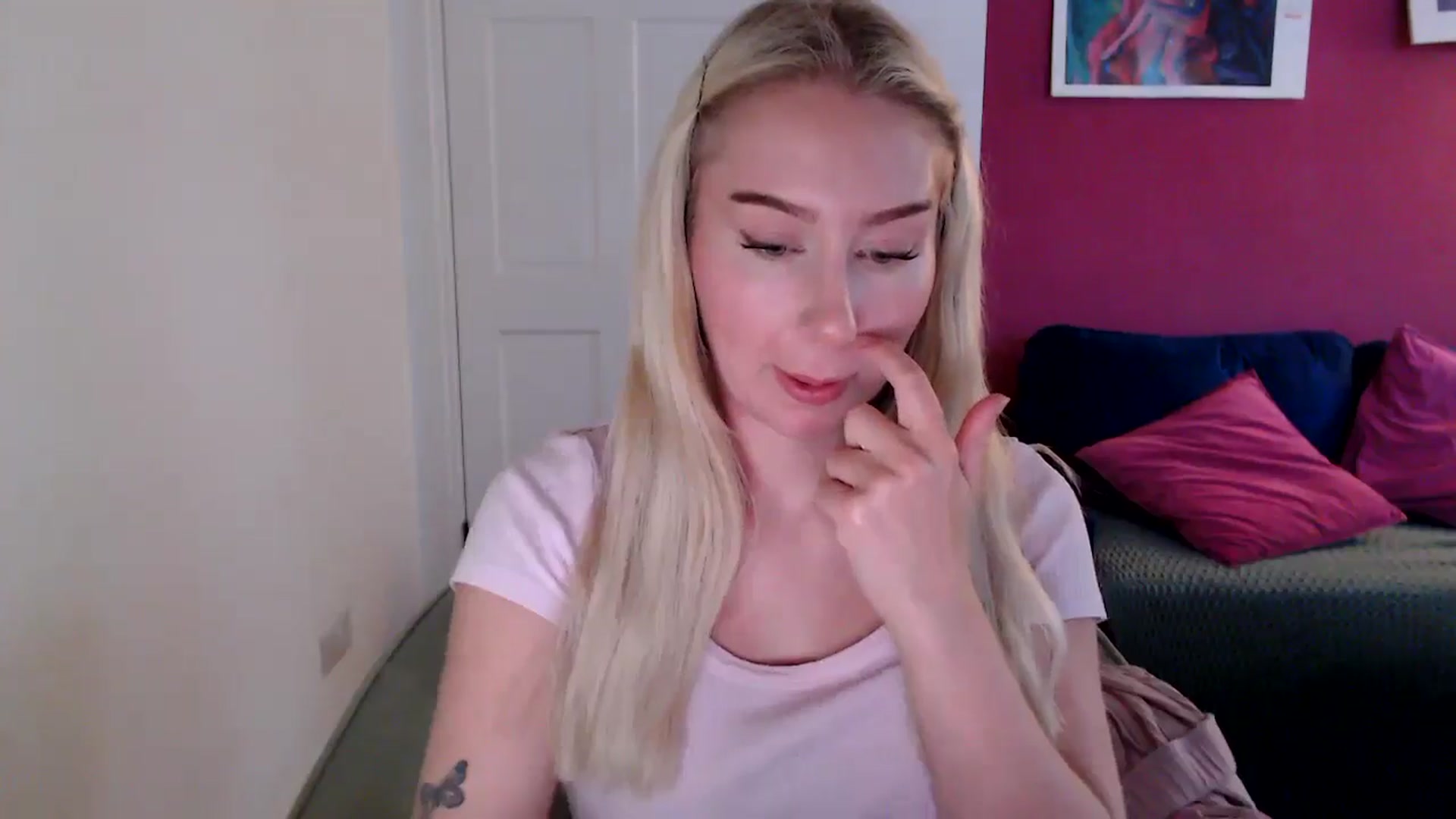 Gallery image thumbnail from PetiteAvax's myfreecams stream on, 10/22/2024, 16:37 image 4 of 20