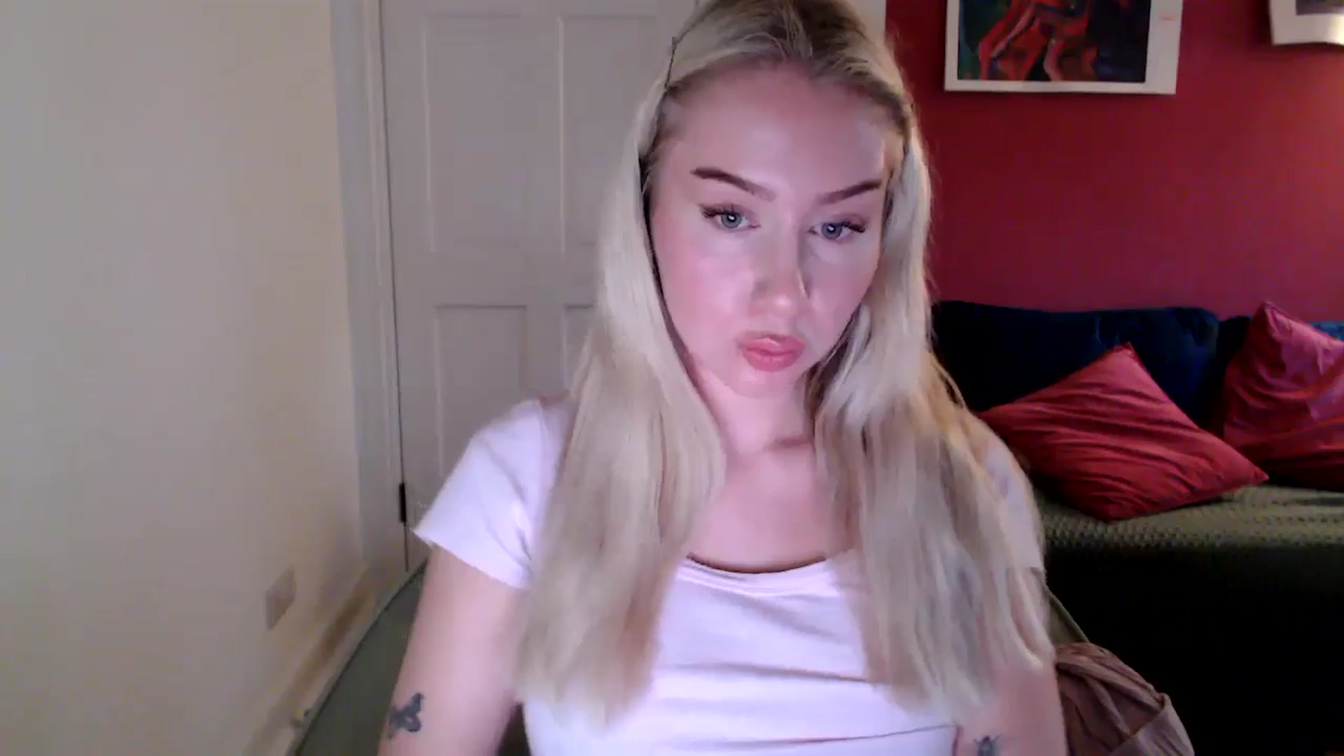 Gallery image thumbnail from PetiteAvax's myfreecams stream on, 10/22/2024, 16:37 image 17 of 20